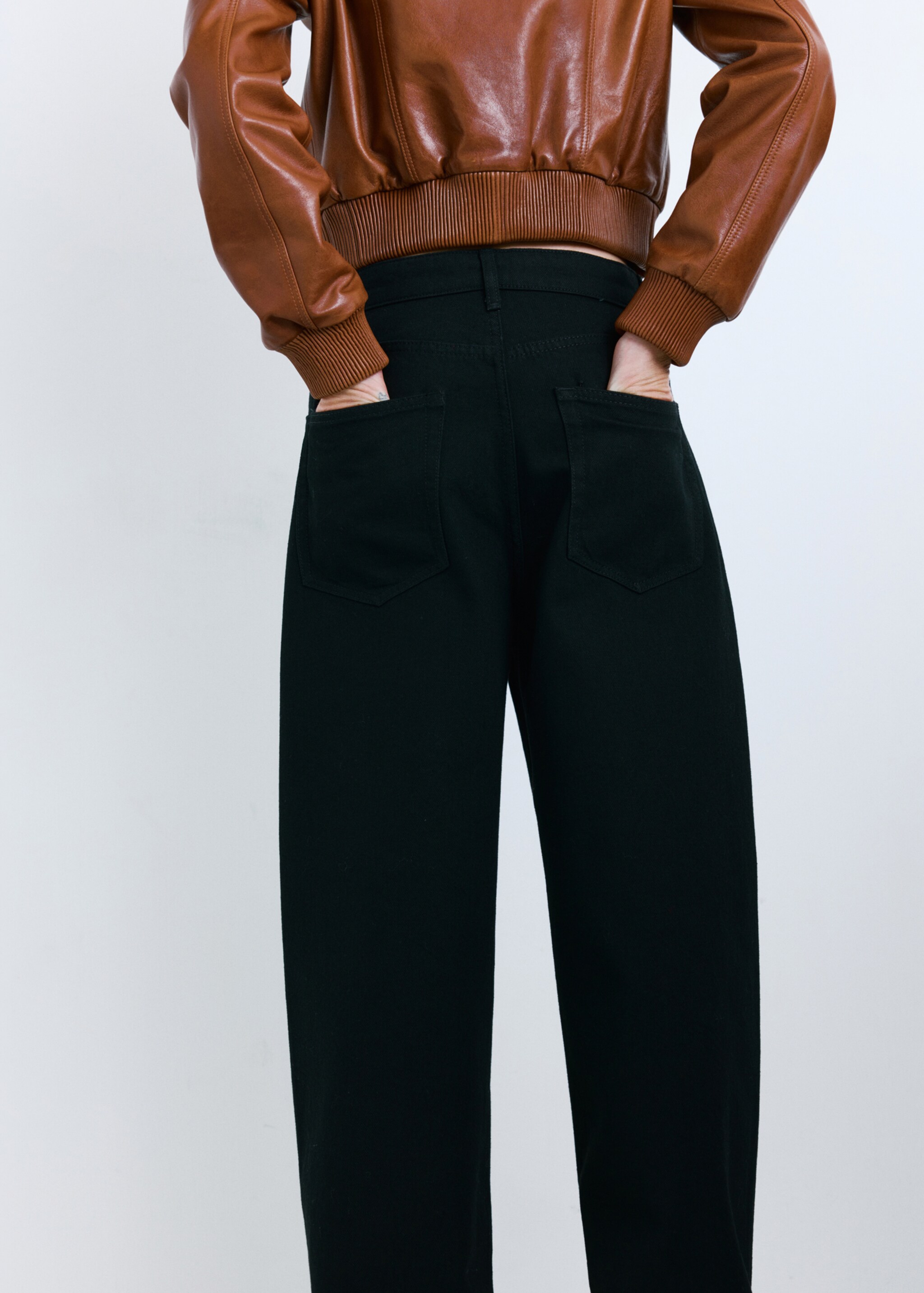 Mid-rise balloon jeans - Details of the article 6, Black denim. Ref: 27031315-00.