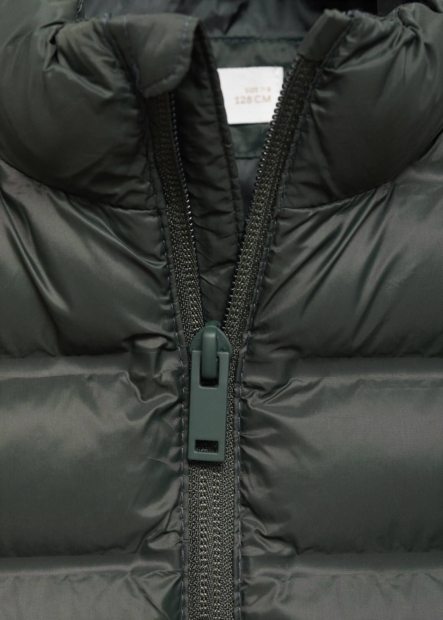 Quilted gilet - Details of the article 8