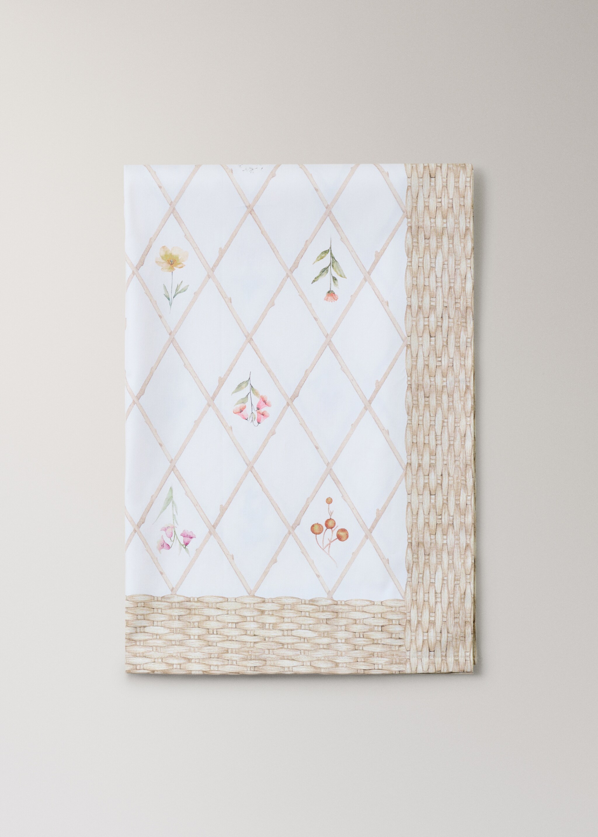 Resin-coated tablecloth with floral motifs for 2 to 4 guests - Article without model, Peach. Ref: 27031329-00.