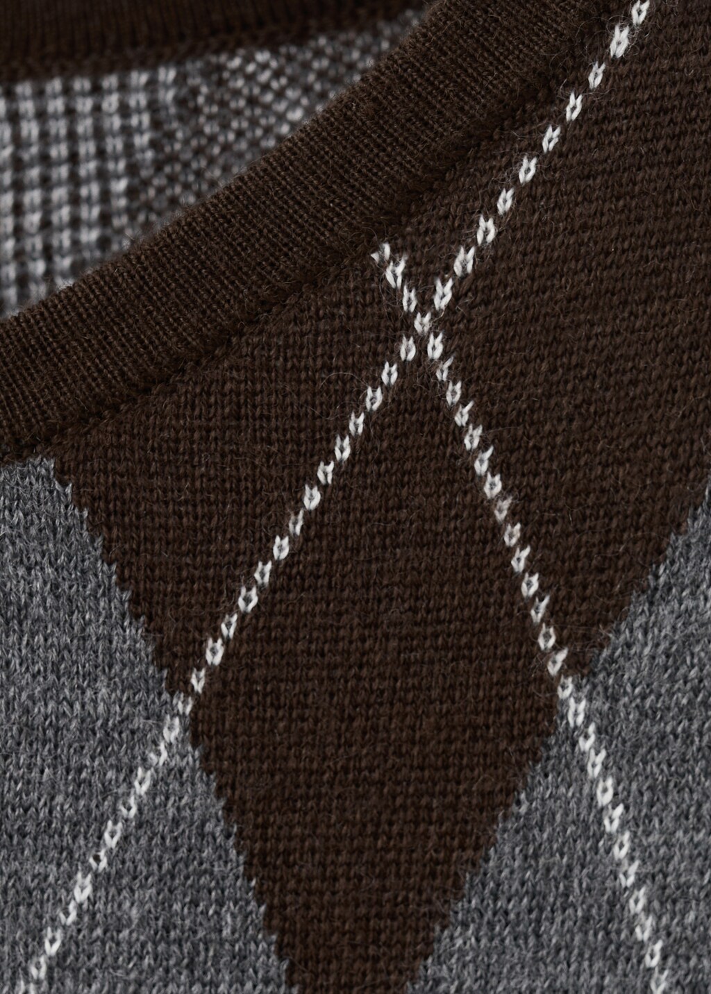 Short-sleeved argyle sweater