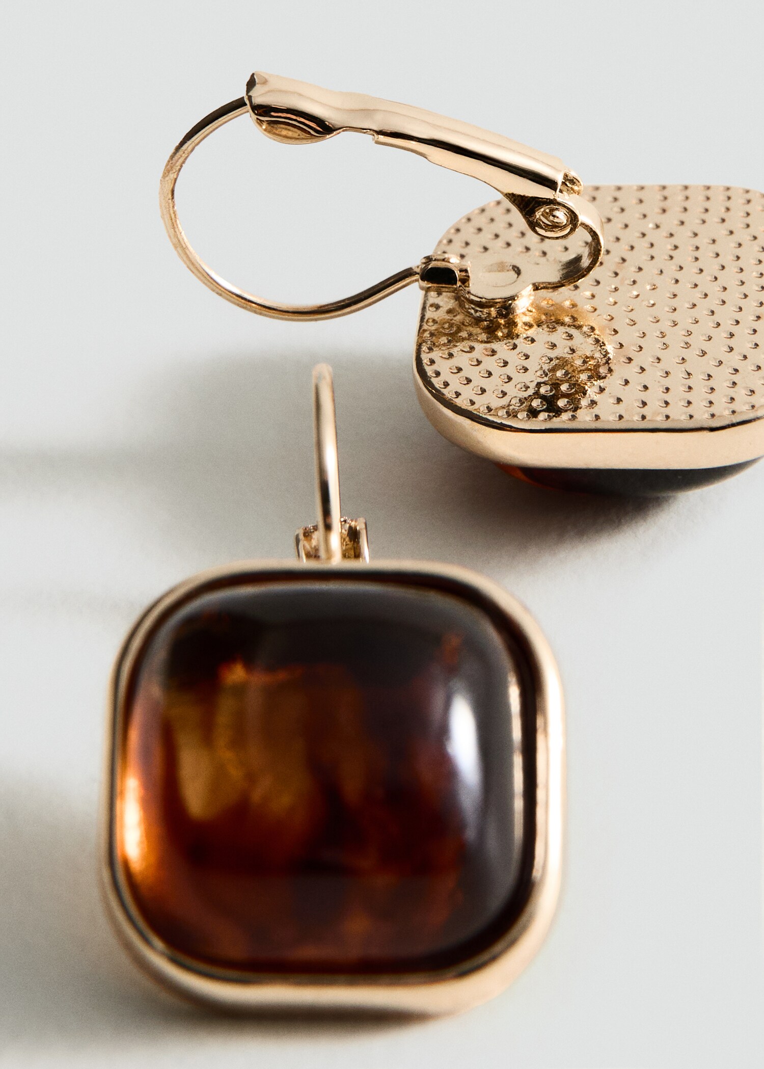 Square resin earrings - Details of the article 1