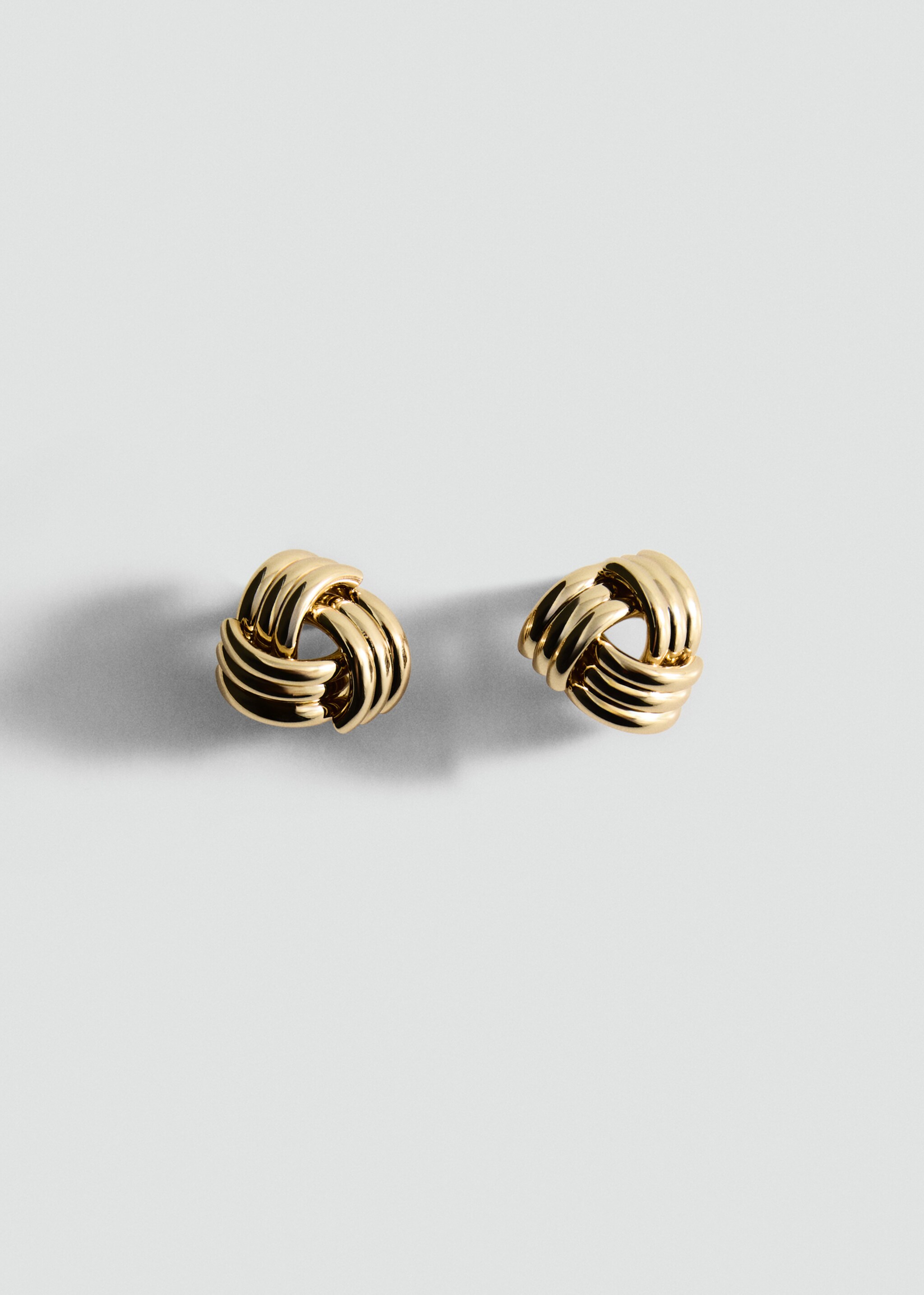 Intertwined knot earrings - Article without model, Gold. Ref: 27031347-00.