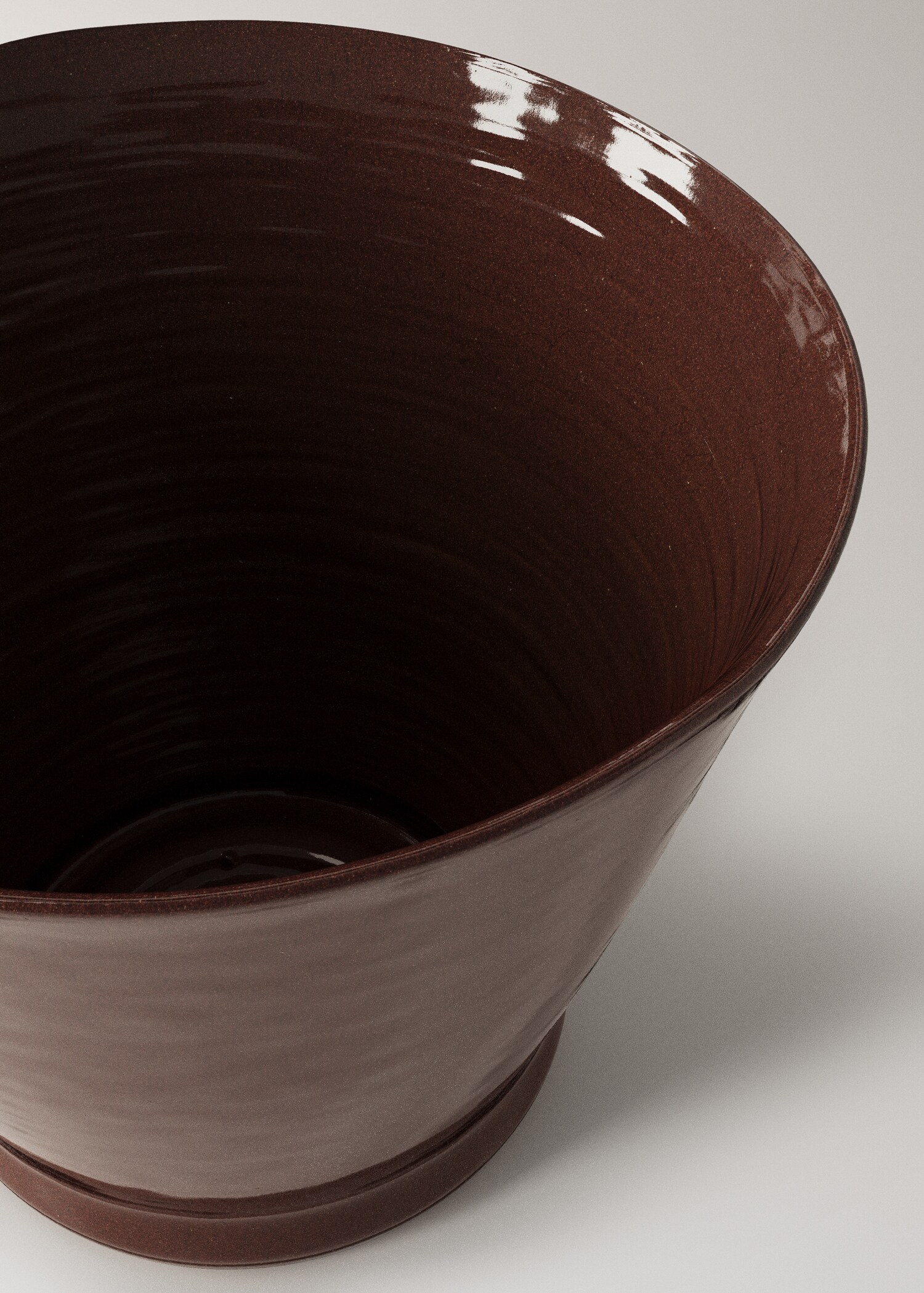Medium irregular terracotta plant pot - Details of the article 3