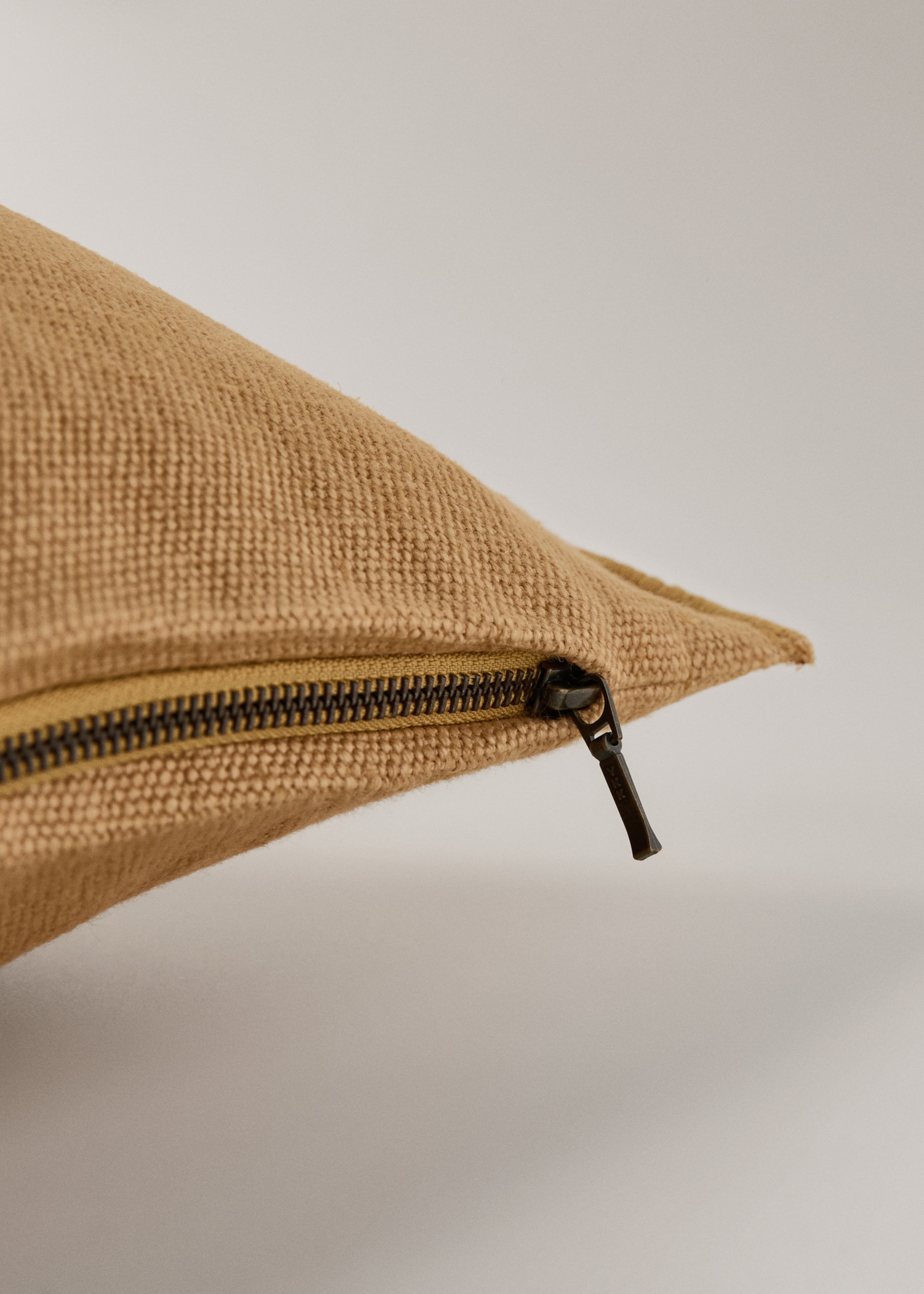 100% heavy linen cushion cover with overlock 40x60 cm - Details of the article 2, Yellow. Ref: 27031527-00.