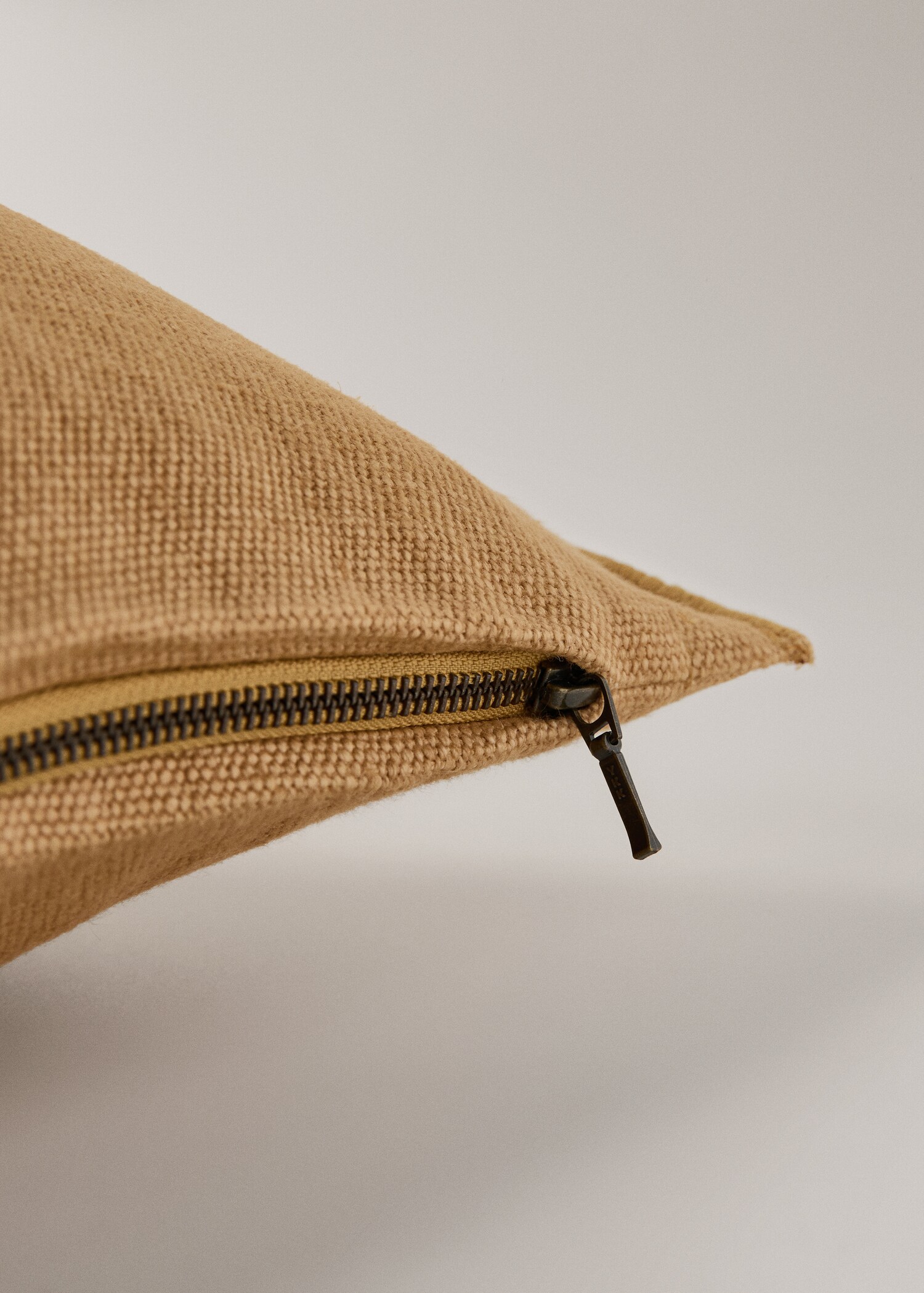 100% heavy linen cushion cover with overlock 40x60 cm - Details of the article 2
