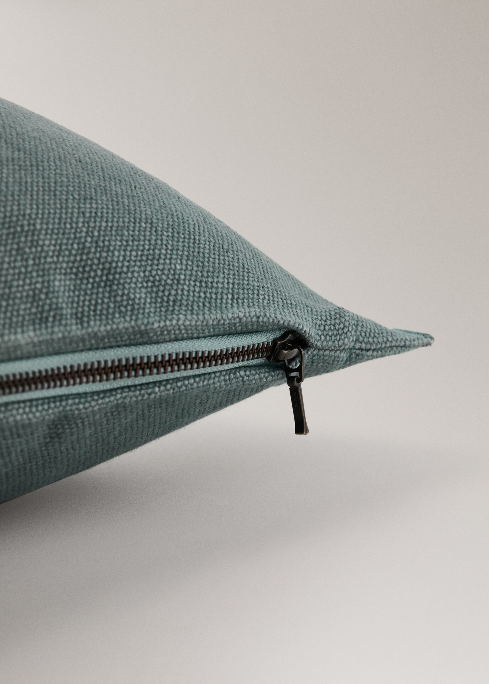 100% heavy linen cushion cover with overlock 40x60 cm - Details of the article 2, Aqua Green. Ref: 27031527-00.