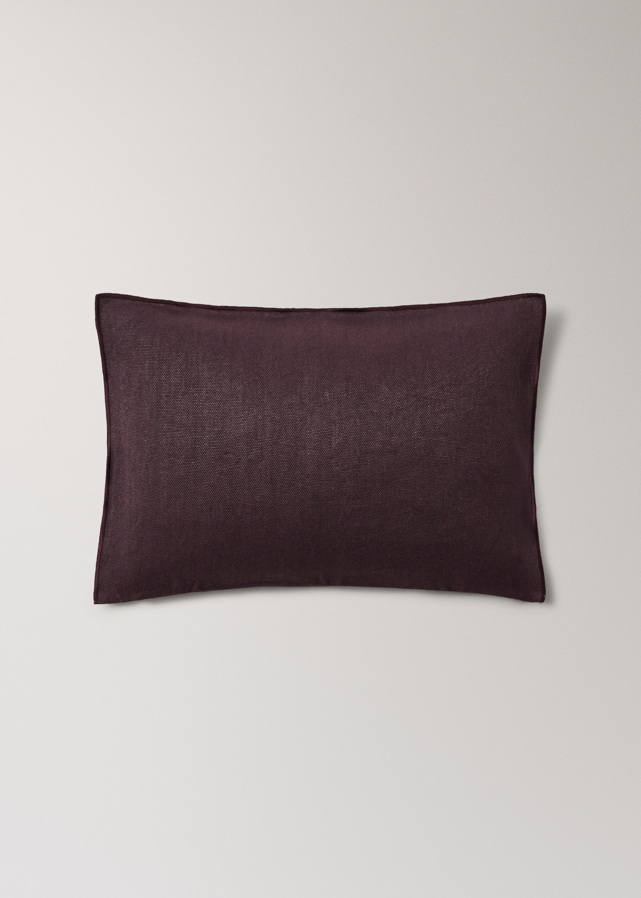 100% heavy linen cushion cover with overlock 40x60 cm - Article without model, Purple. Ref: 27031527-00.