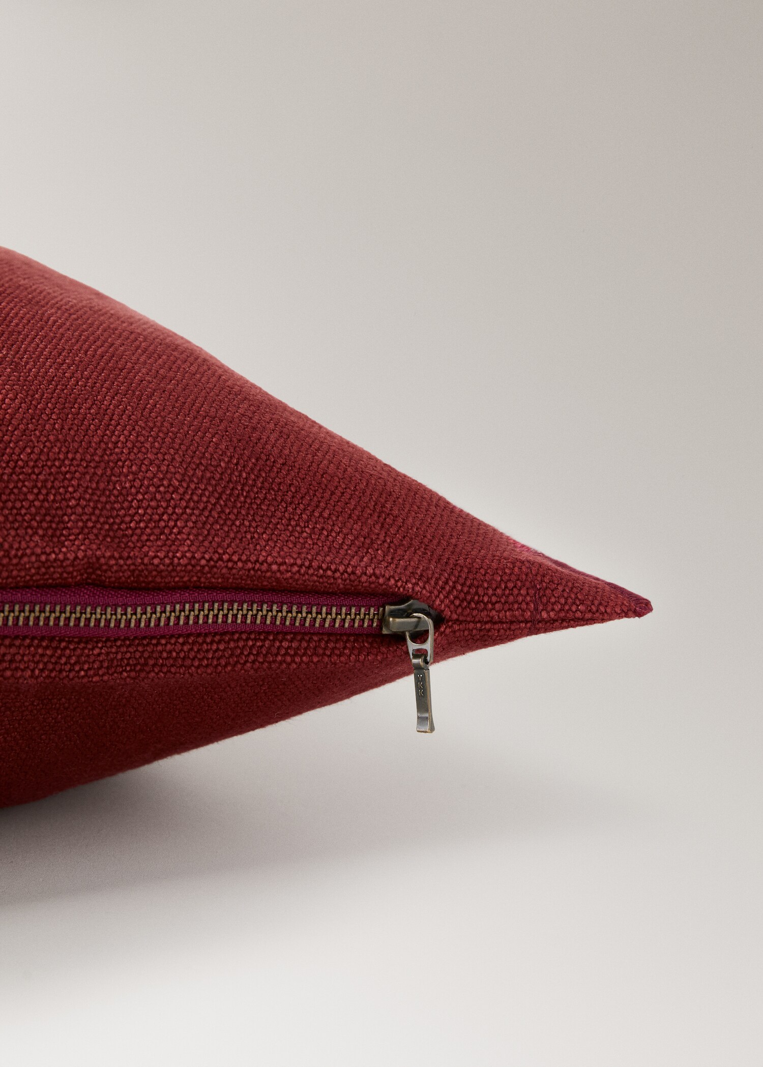 100% heavy linen cushion cover with overlock 40x60 cm - Details of the article 2