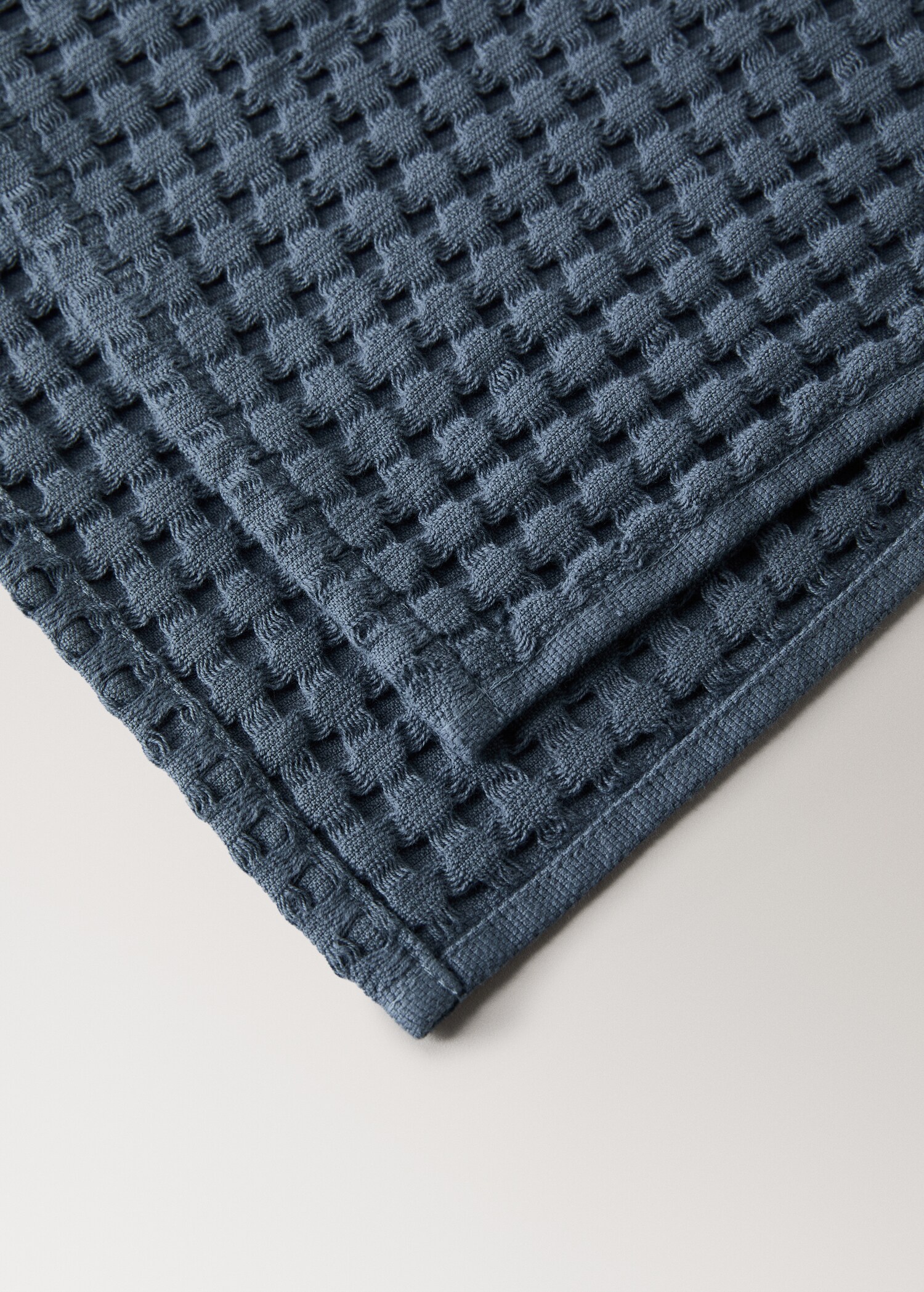 Cotton waffle washbasin towel - Details of the article 2