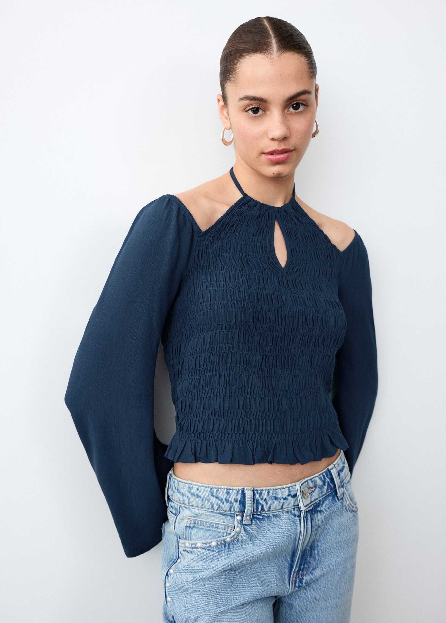 Blusa fruncida cut out - Plano medio