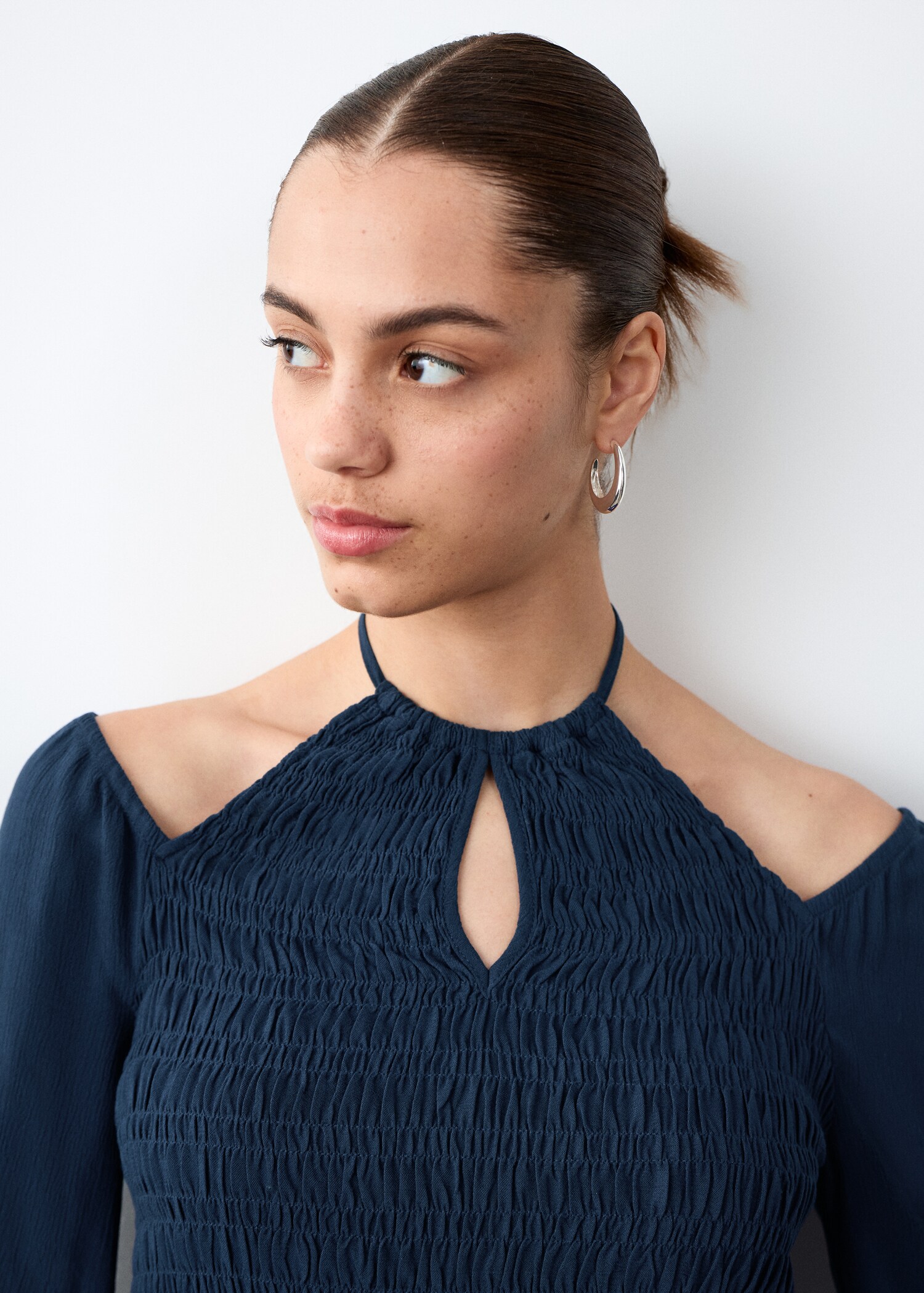 Blusa fruncida cut out - Detalle del artículo 1