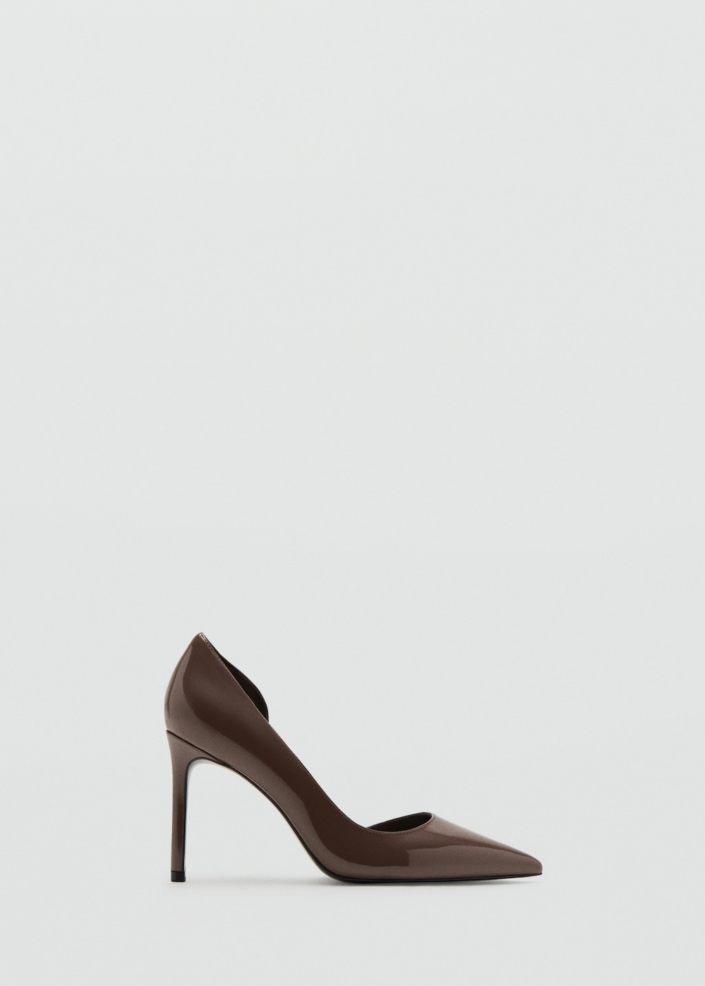 Asymmetrical patent leather court shoes - image 4