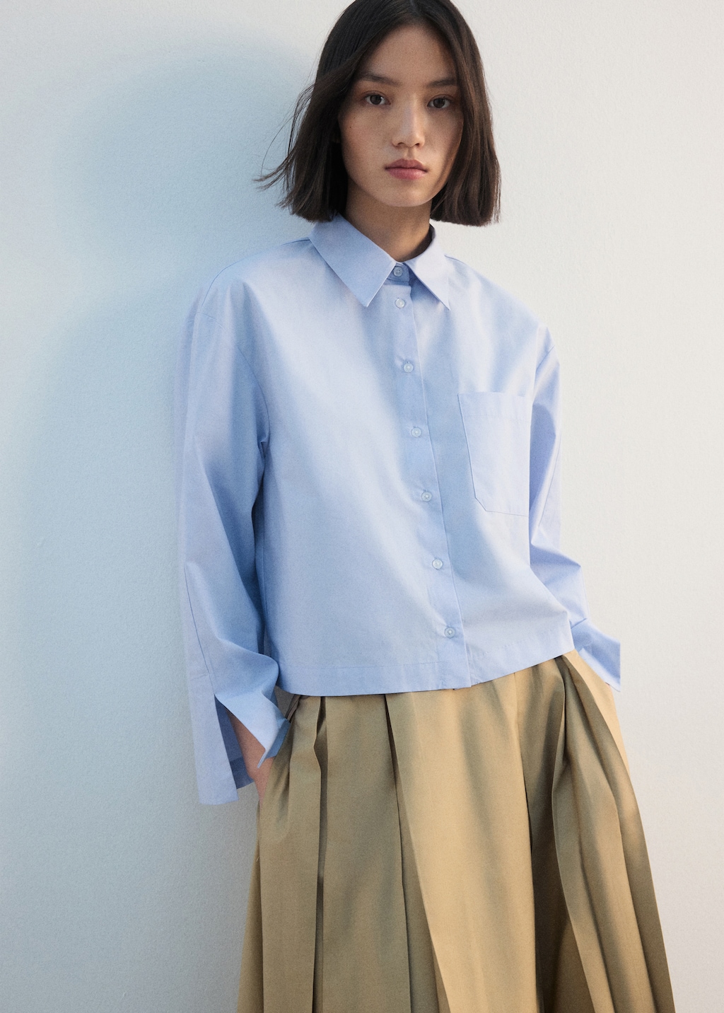 Cropped shirt with pocket