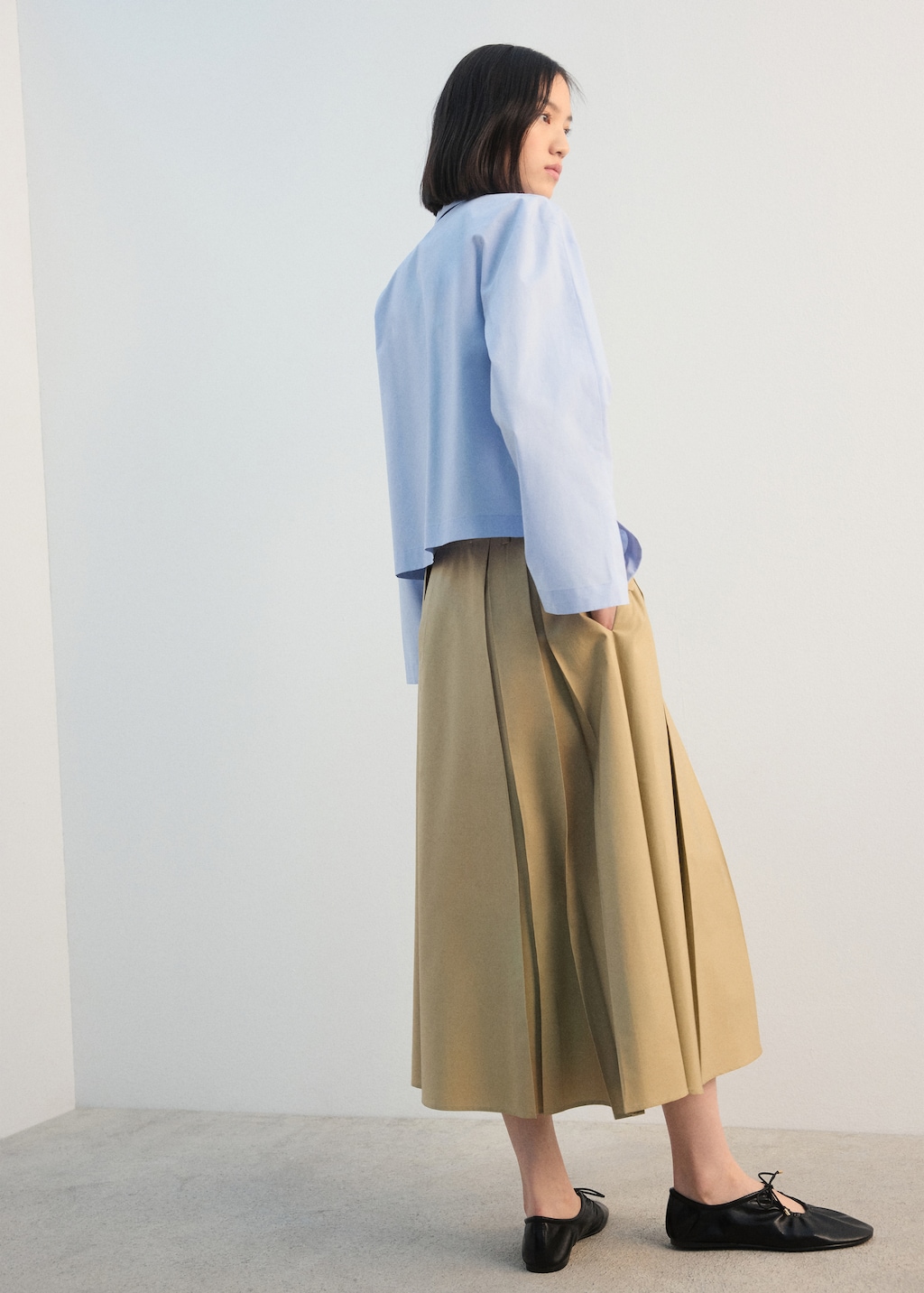 Cropped shirt with pocket - image 3