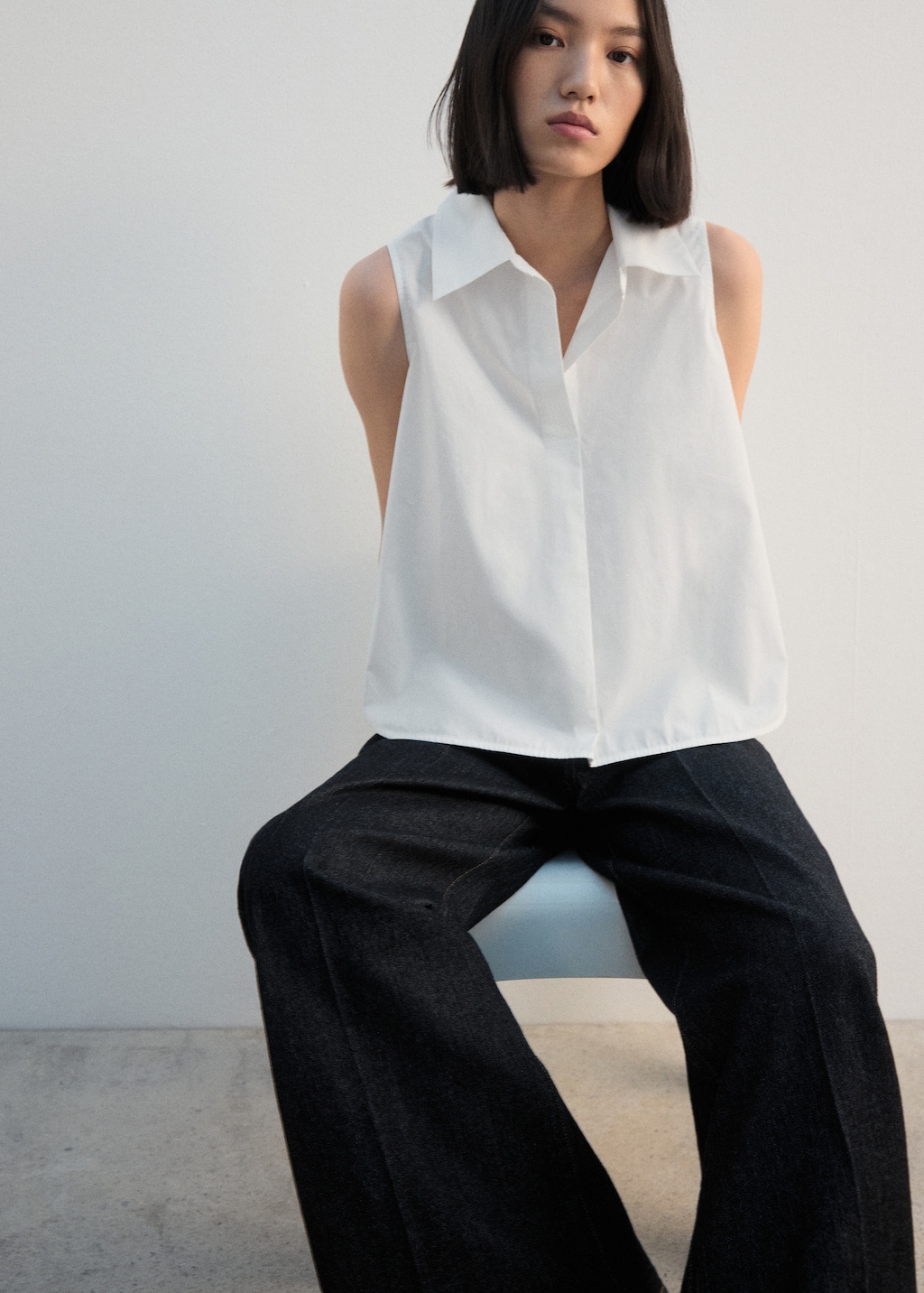 Sleeveless cotton shirt