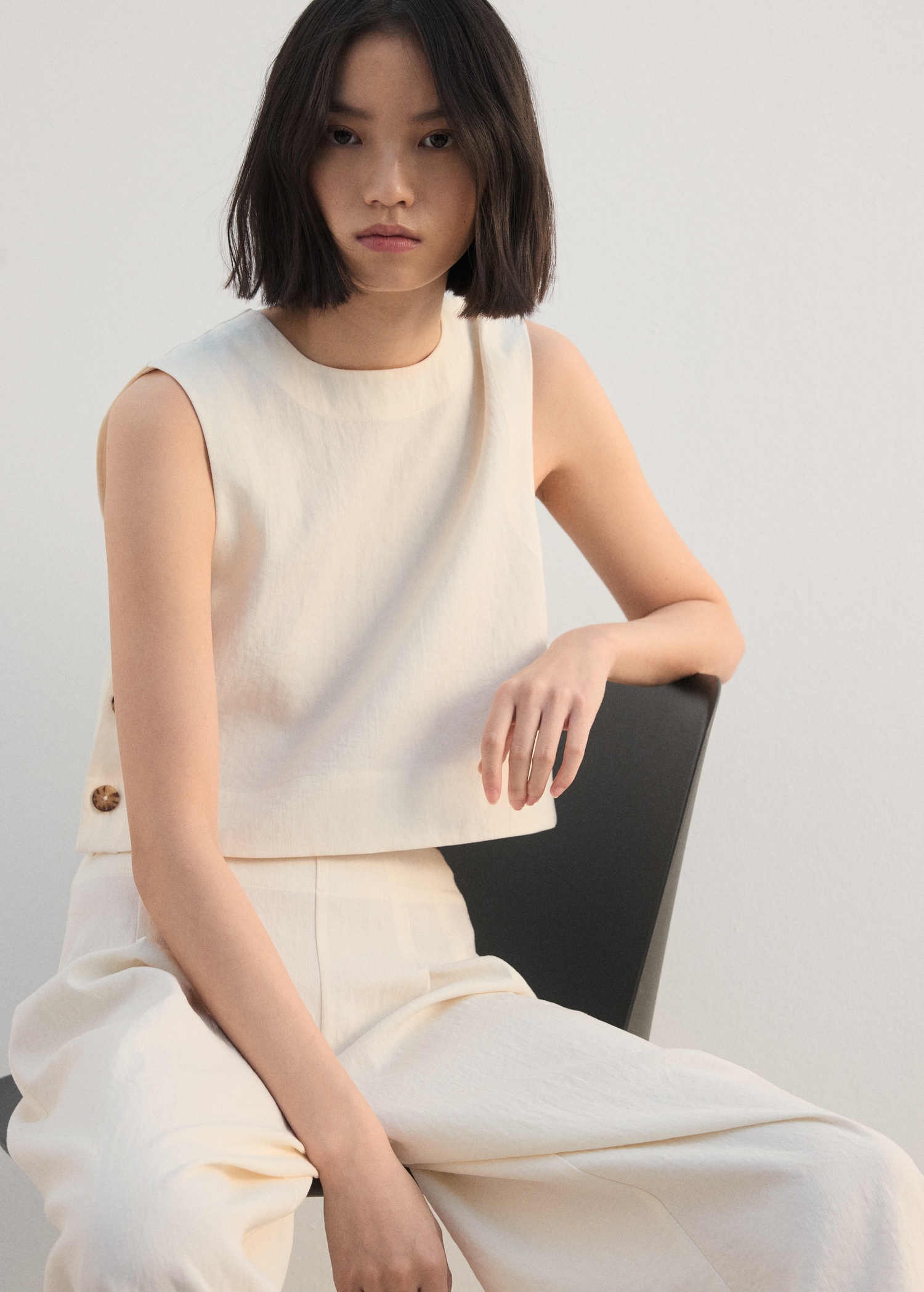 Buttoned crop top - Details of the article 2