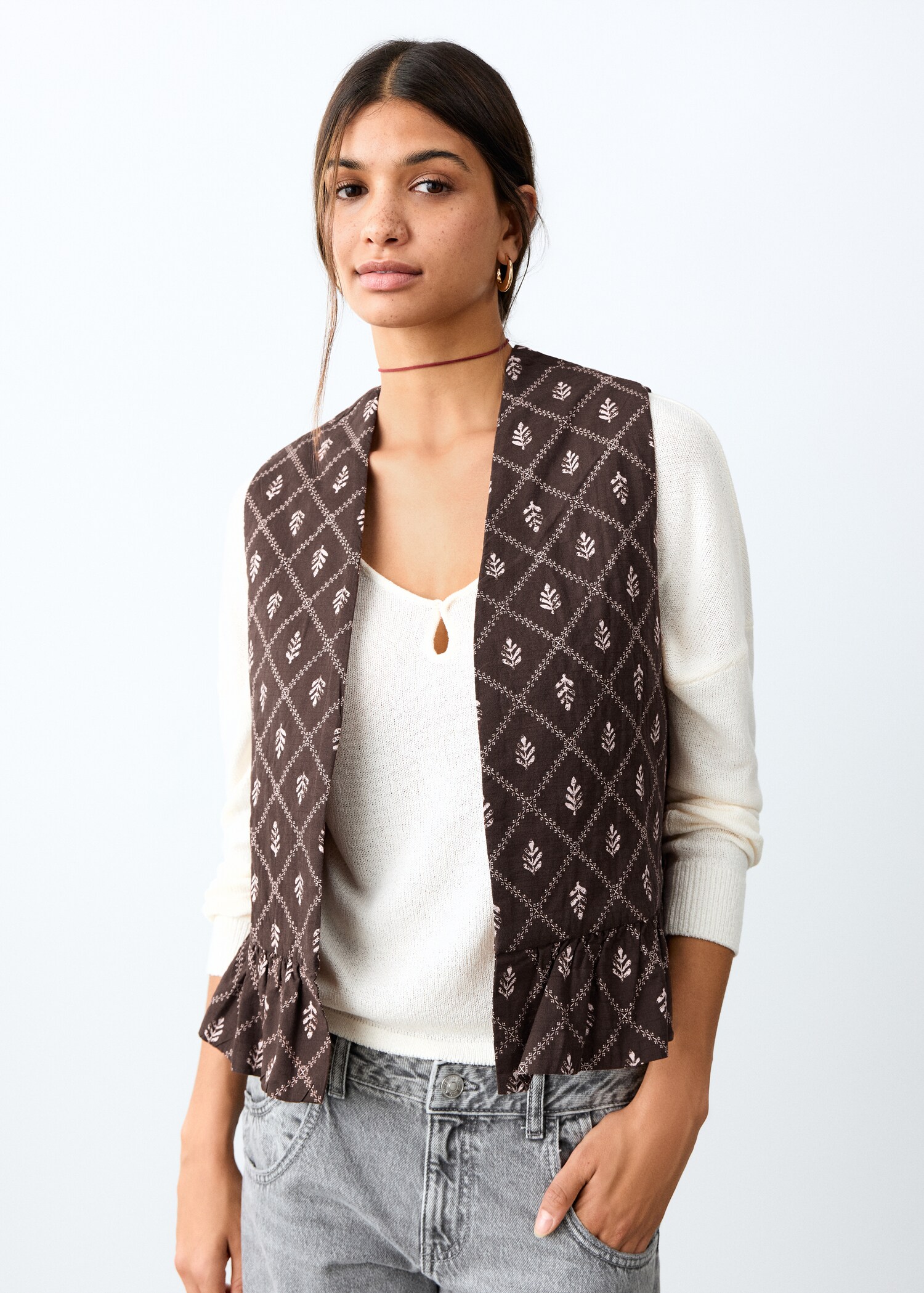 Armilla embuatada detall volant - Pla mig