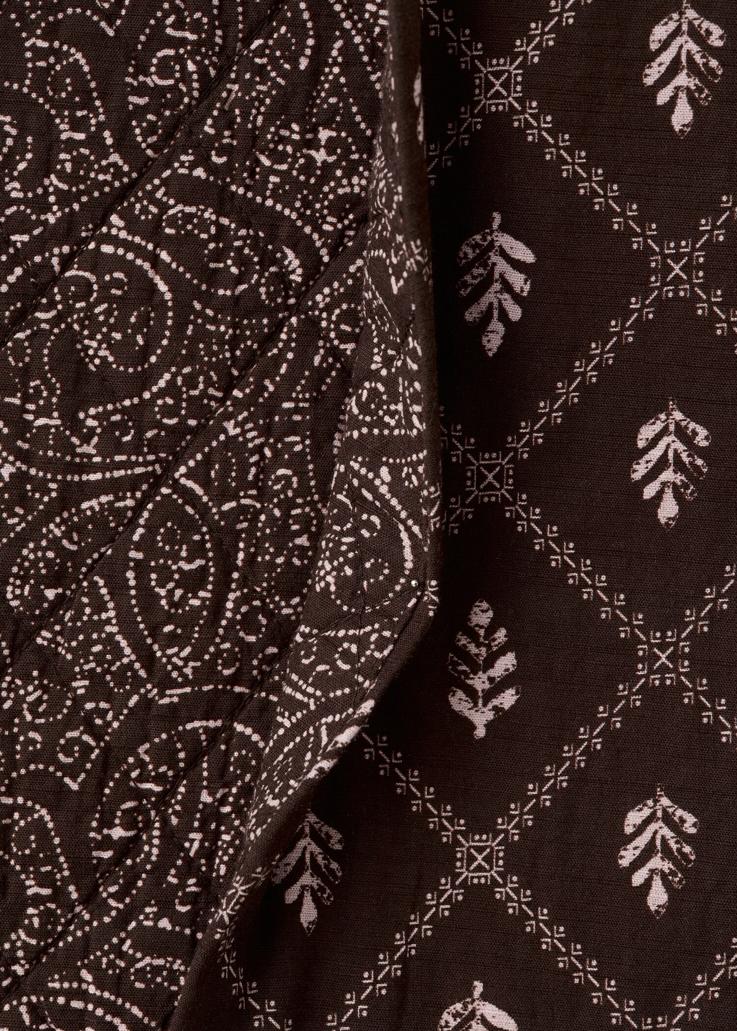 Embroidered quilted gilet - Details of the article 8