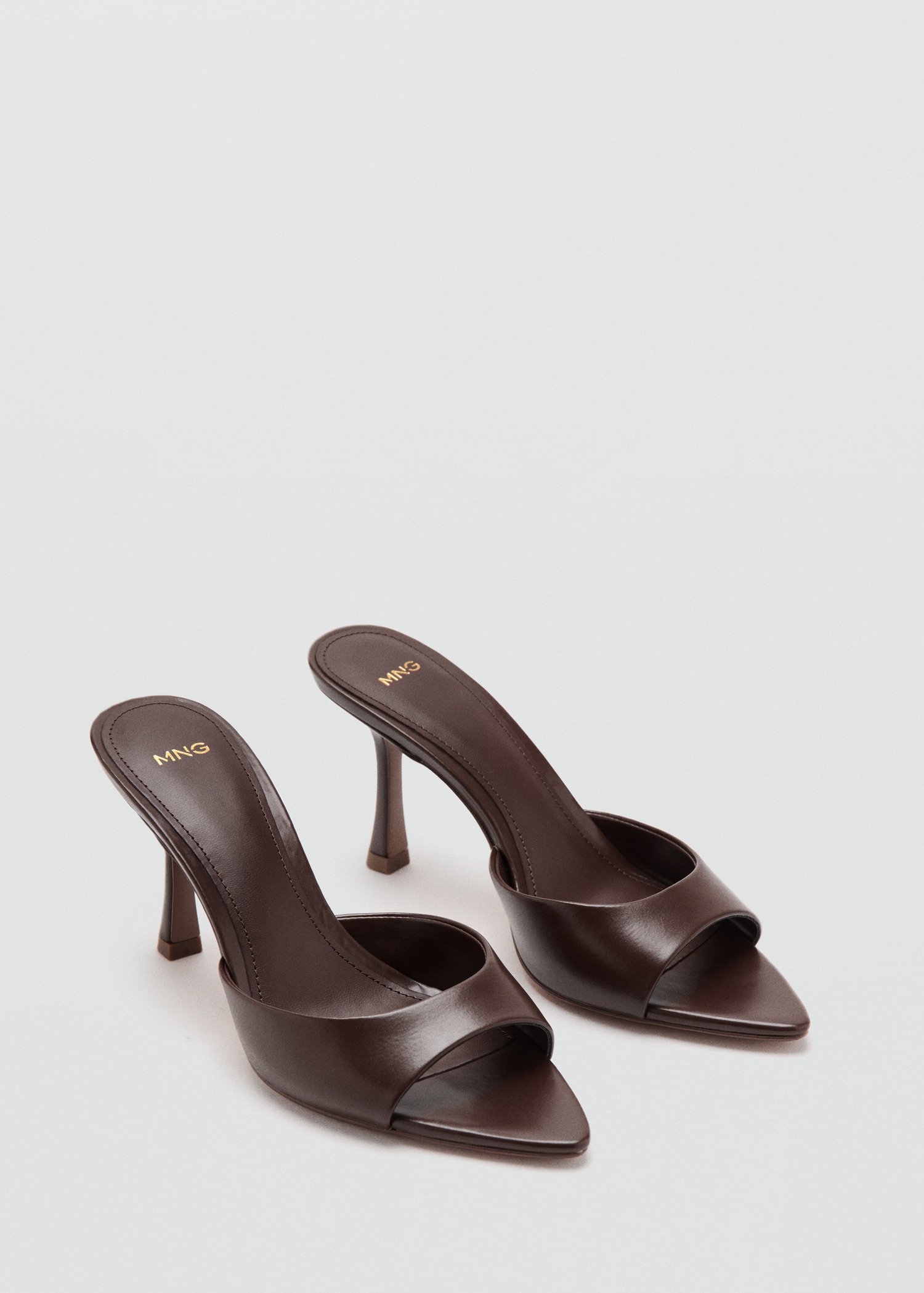 Pointed-heel sandals - Medium plane
