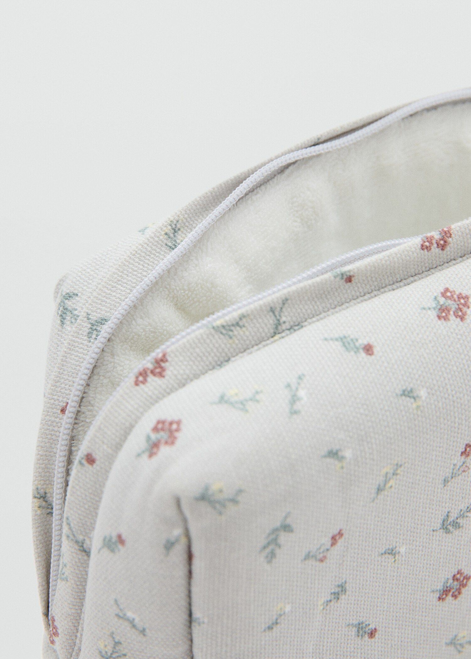 Косметичка з квітковим принтом - Детальніше про товар 2