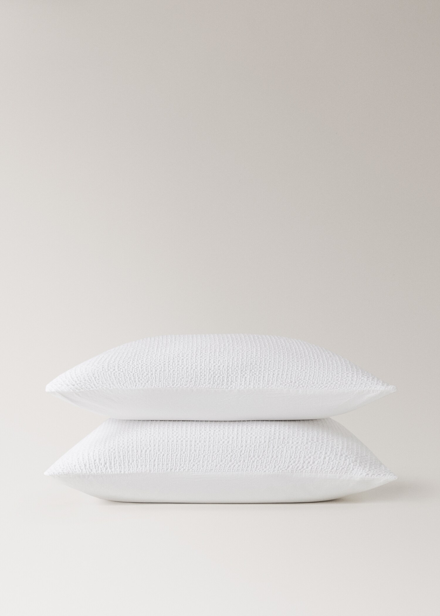 Two cotton waffle percale pillowcases 60x60 cm - Details of the article 1