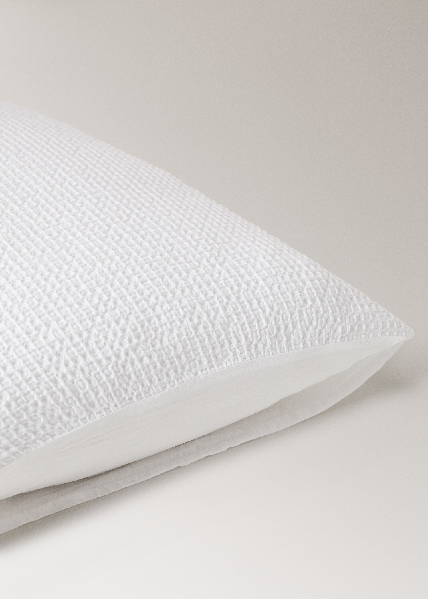 Two cotton waffle percale pillowcases 60x60 cm - Details of the article 2
