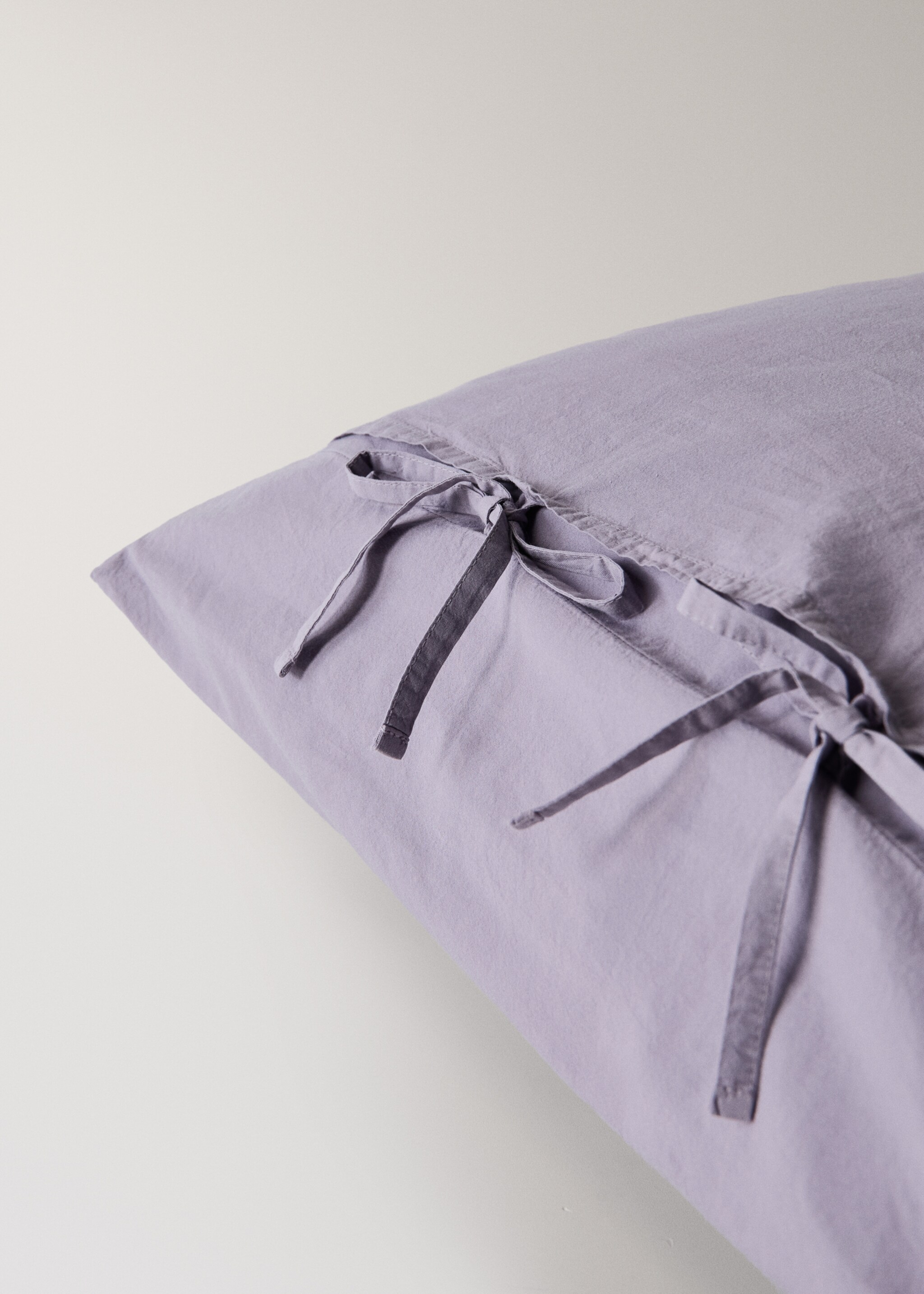Two cotton pillowcases with tie closures 50x75 cm - Details of the article 1, Light/Pastel Purple. Ref: 27032915-00.