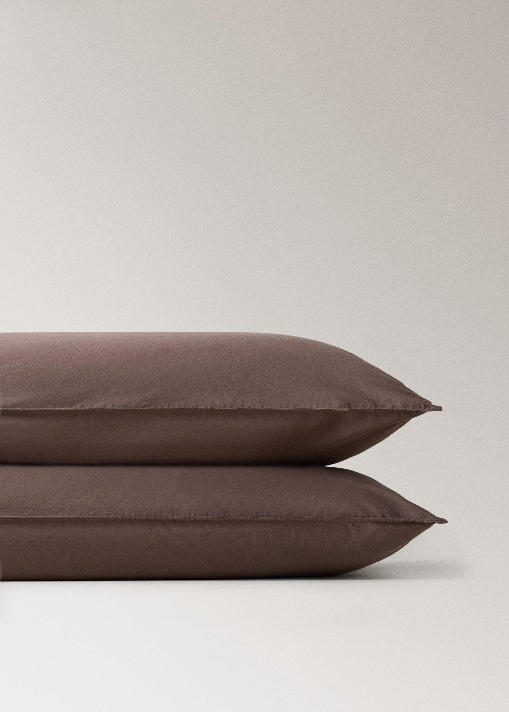 Twee kussenslopen met dubbele stiknaad, van 300-draads katoen, 50x75 cm - Detail van het artikel 3, Tabaksbruin. Ref: 27032923-00.