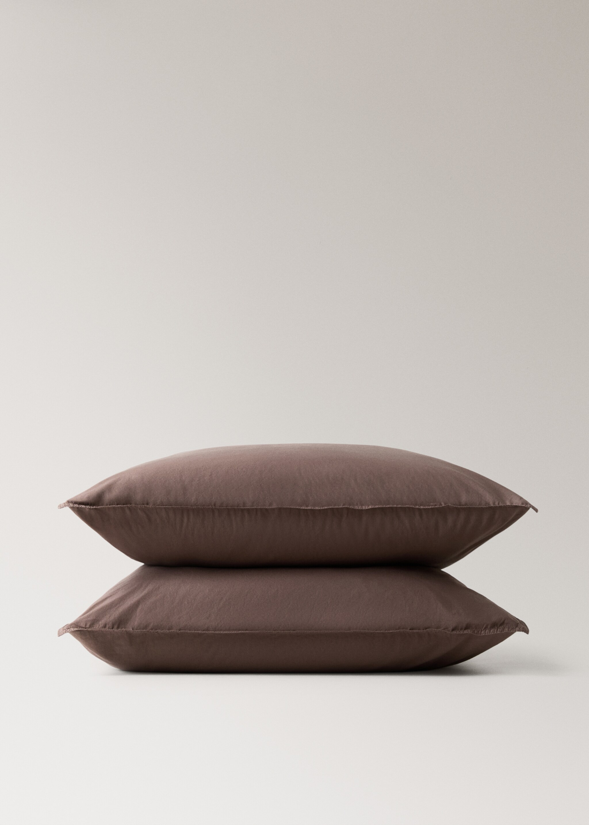 Twee kussenslopen met dubbele stiknaad, van 300-draads katoen, 60x60 cm - Detail van het artikel 3, Tabaksbruin. Ref: 27032924-00.