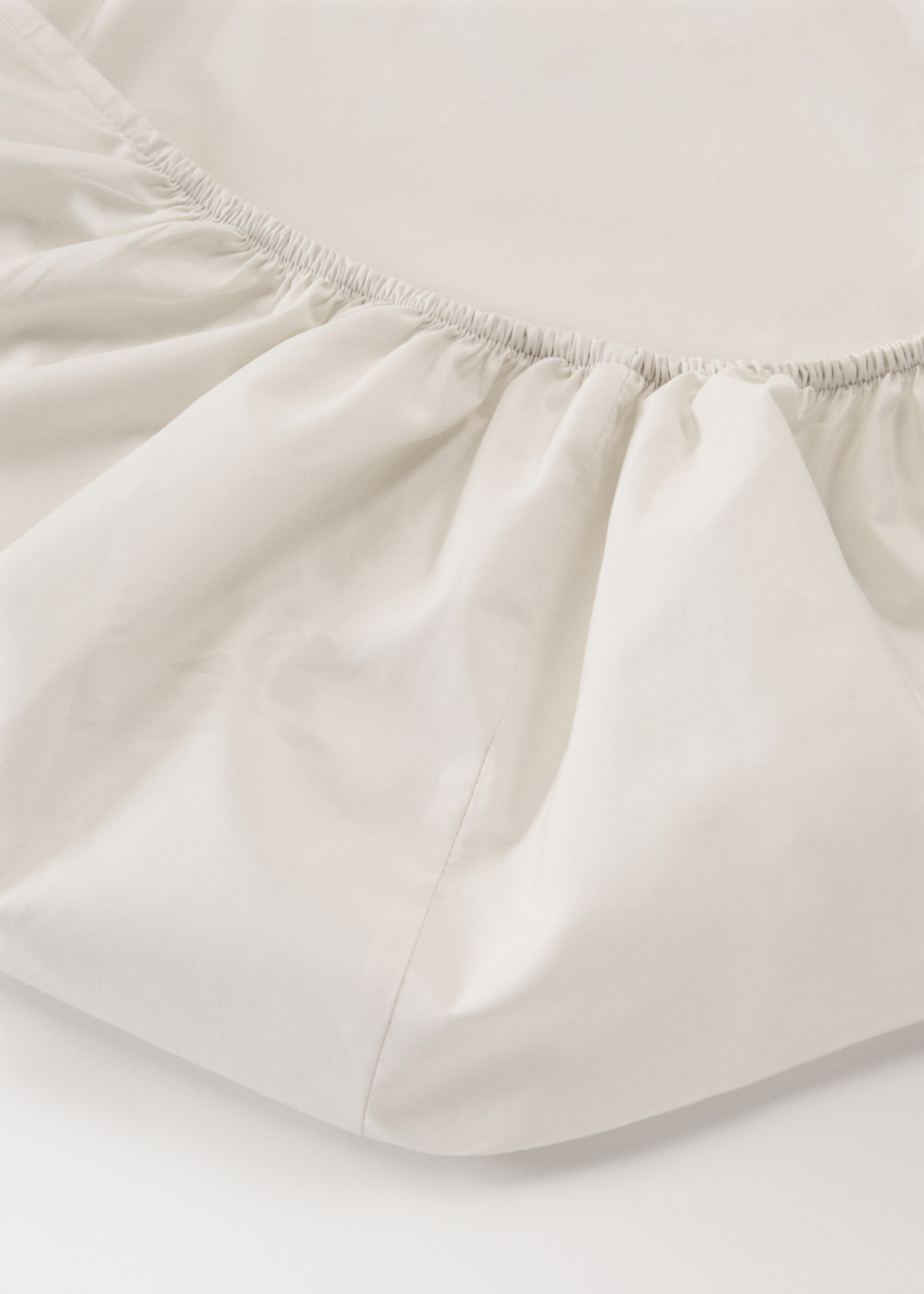 300-thread count percale cotton fitted sheet for 135/140 cm bed - Details of the article 1, Ivory White. Ref: 27032948-00.