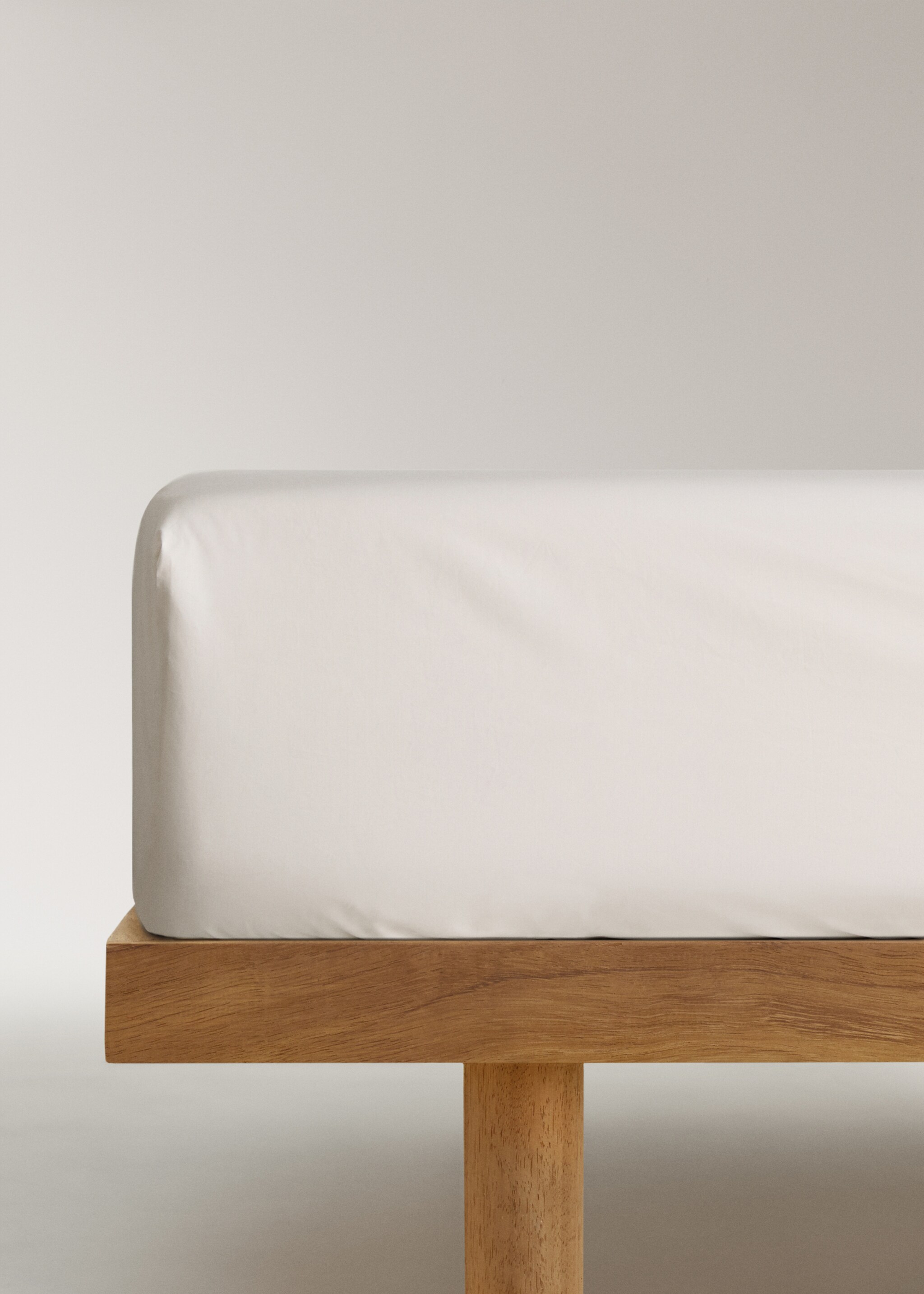 300-thread count percale cotton fitted sheet for 150 cm bed - Article without model, Ivory White. Ref: 27032949-00.