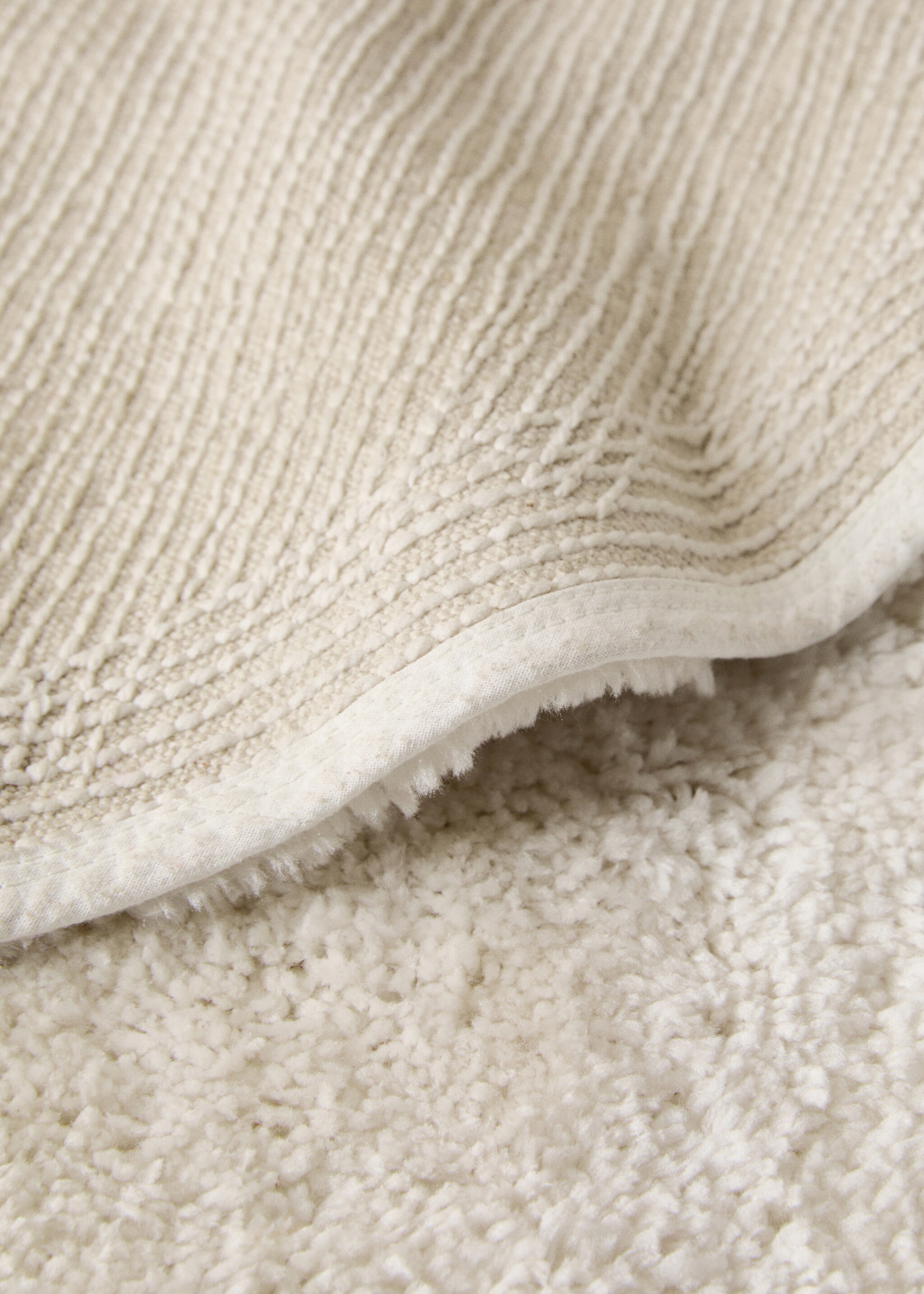 Round cotton rug with soft feel - Details of the article 3, Off White. Ref: 27033271-00.