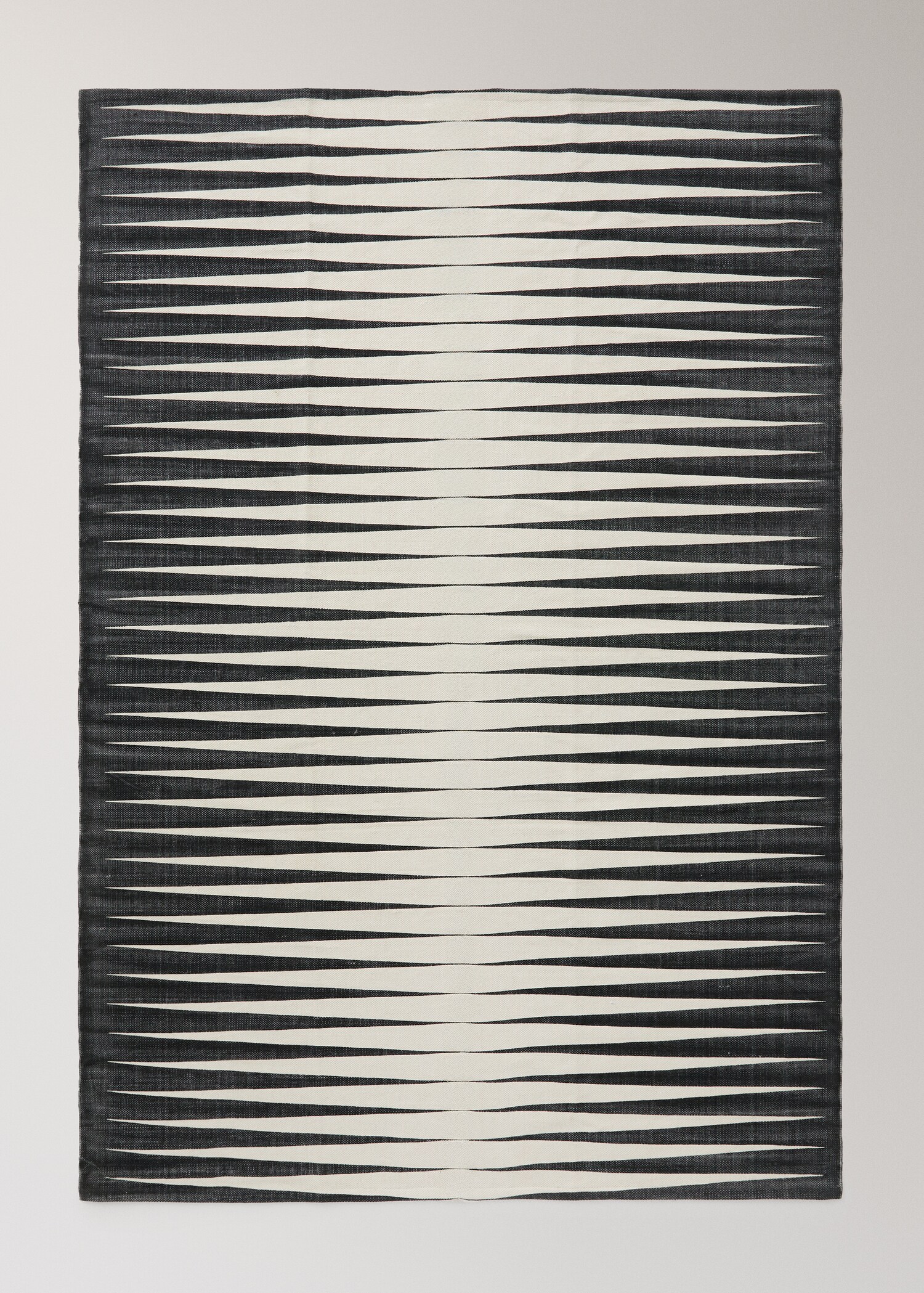 Cotton rug with geometric pattern - Article without model