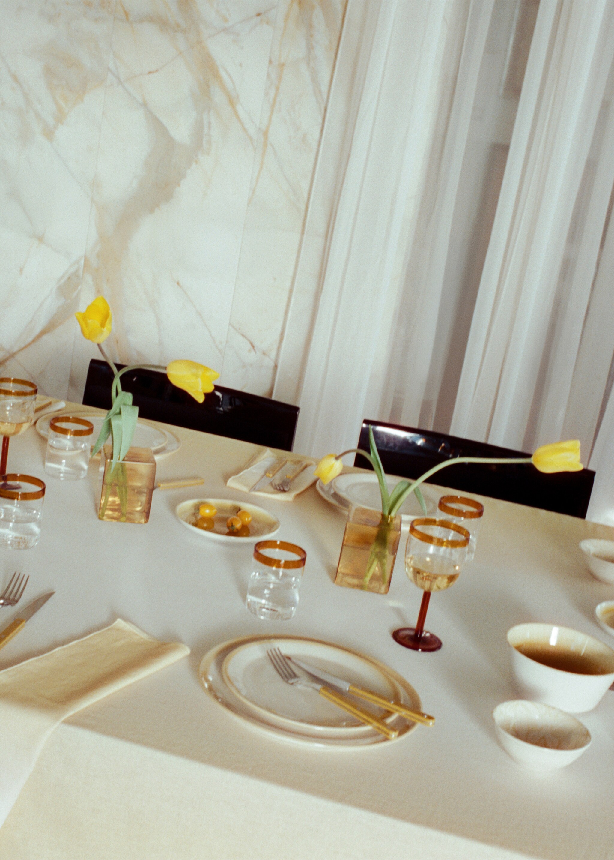 Ombre cotton linen tablecloth design for 6 to 8 guests - Details of the article 6, Yellow. Ref: 27033277-00.