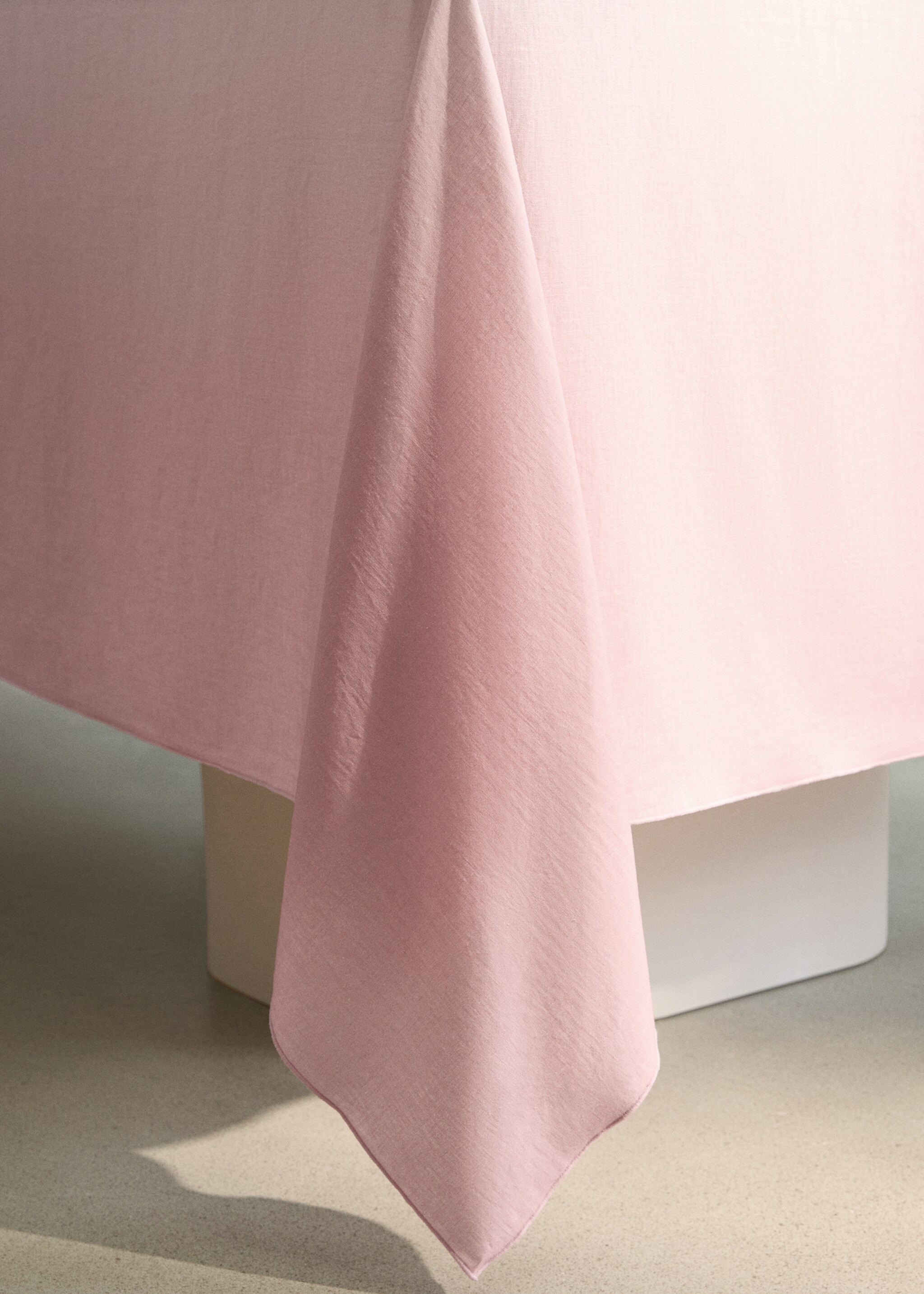 Ombre cotton linen tablecloth design for 6 to 8 guests - Details of the article 8, Pink. Ref: 27033277-00.