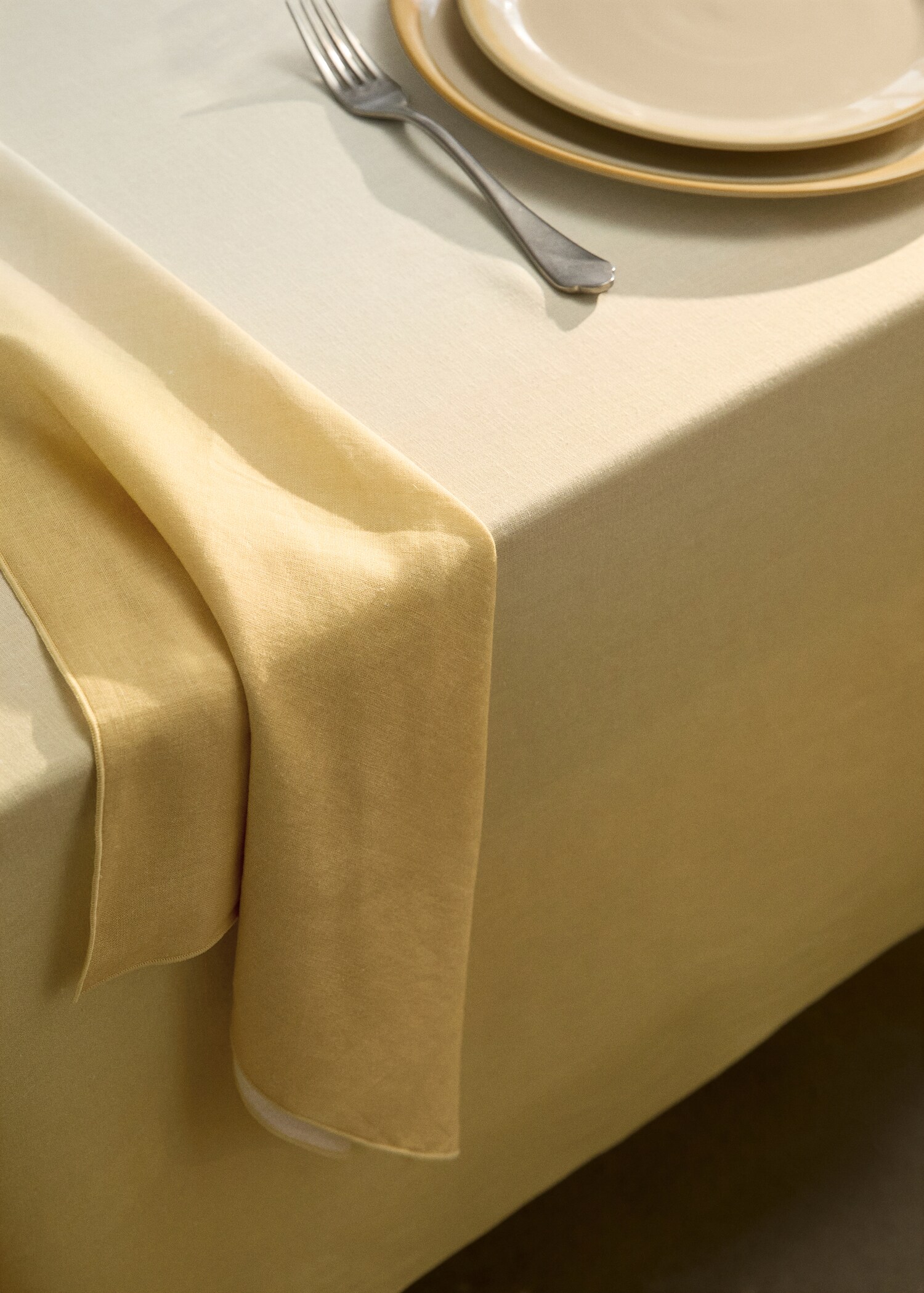 Ombre cotton linen tablecloth design for 8 to 10 guests - Details of the article 7