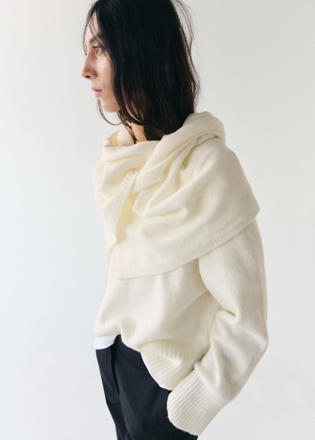 Knitted sweater with scarf