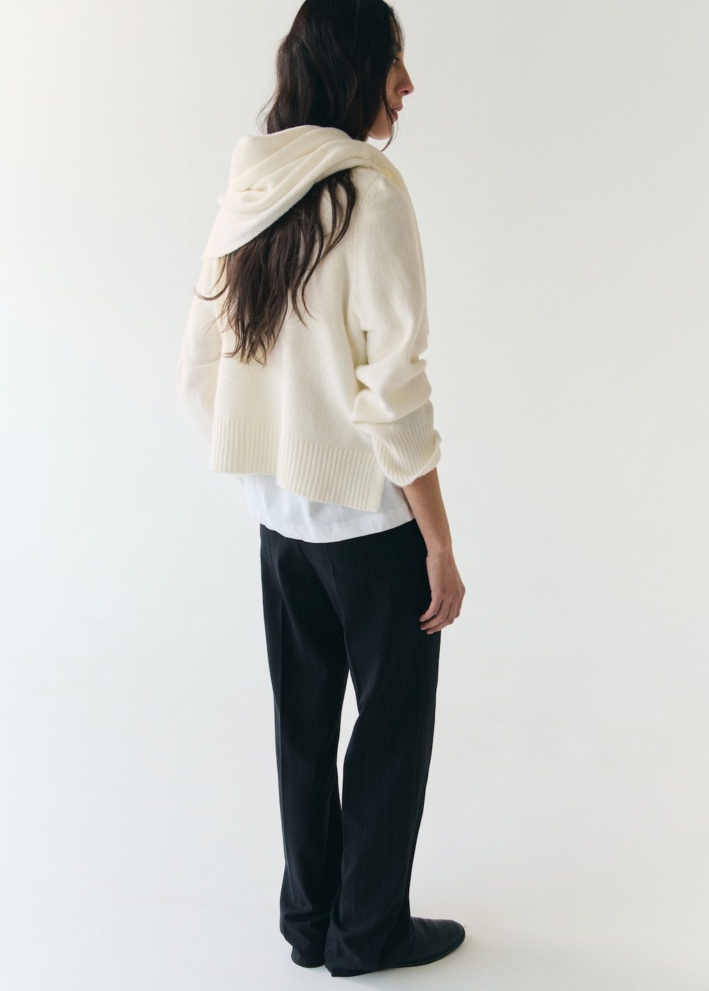 Knitted sweater with scarf - image 3