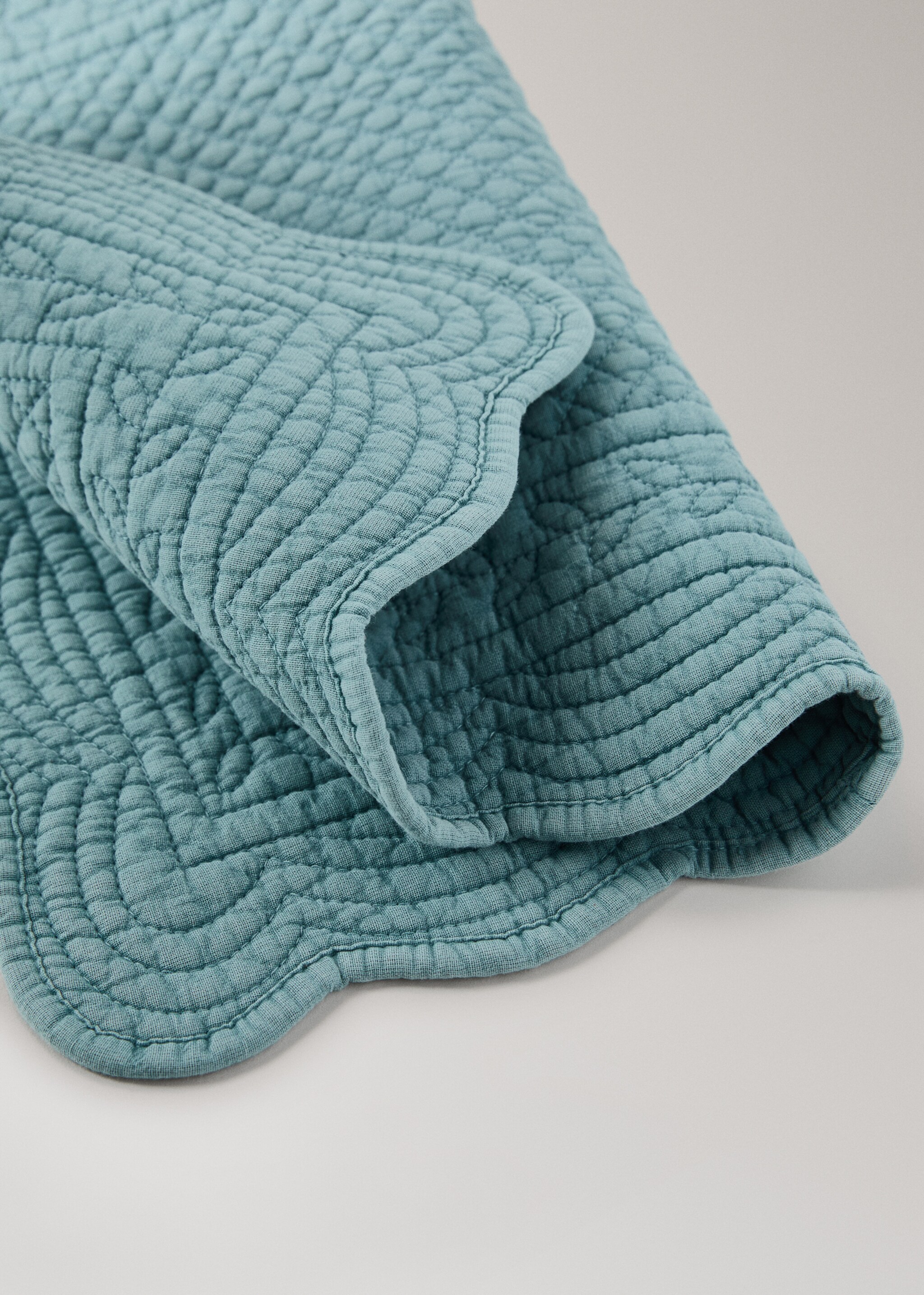 Quilted placemat with rectangular wave effect design - Details of the article 2, Blue. Ref: 27033304-00.