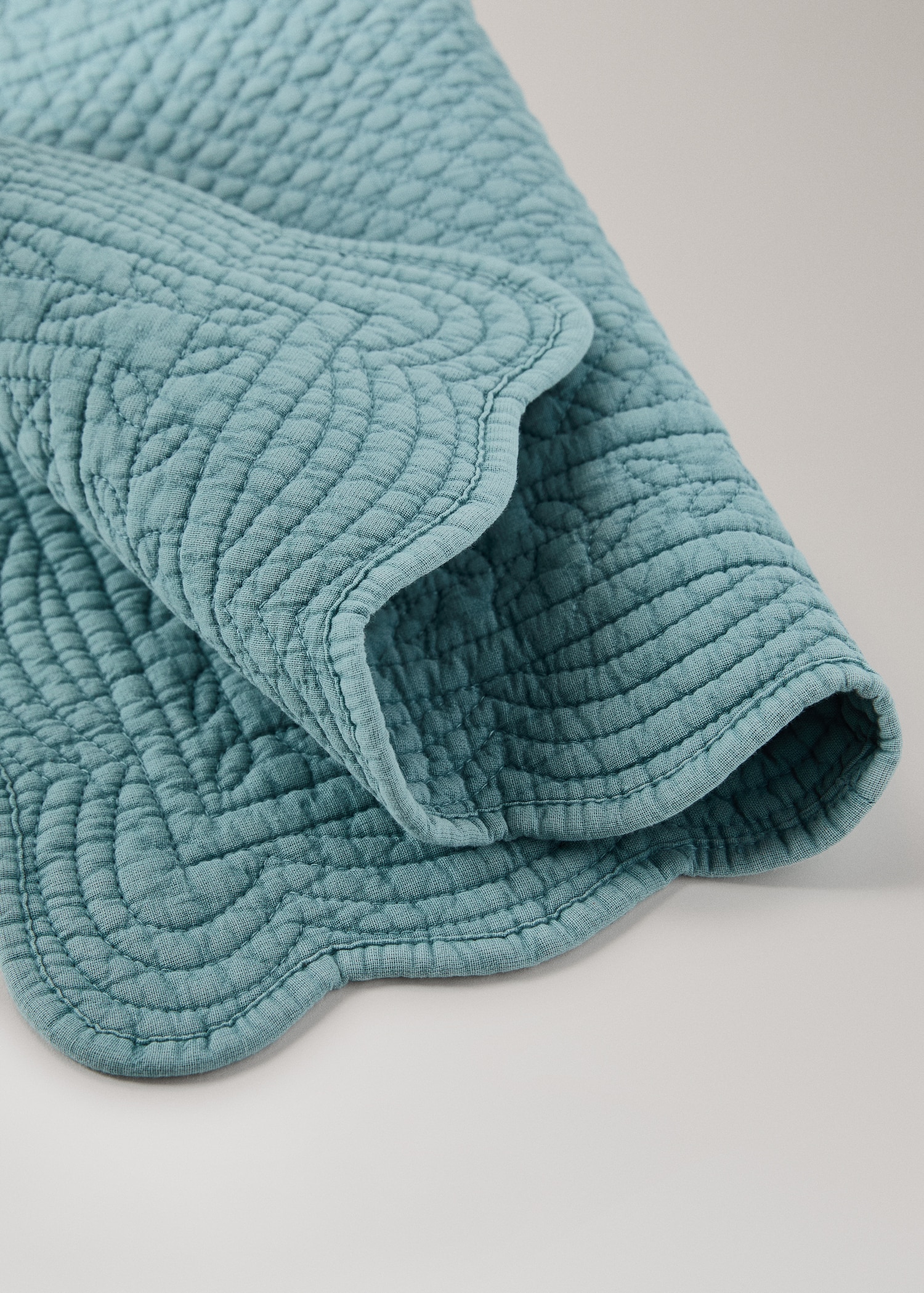 Quilted placemat with rectangular wave effect design - Details of the article 2