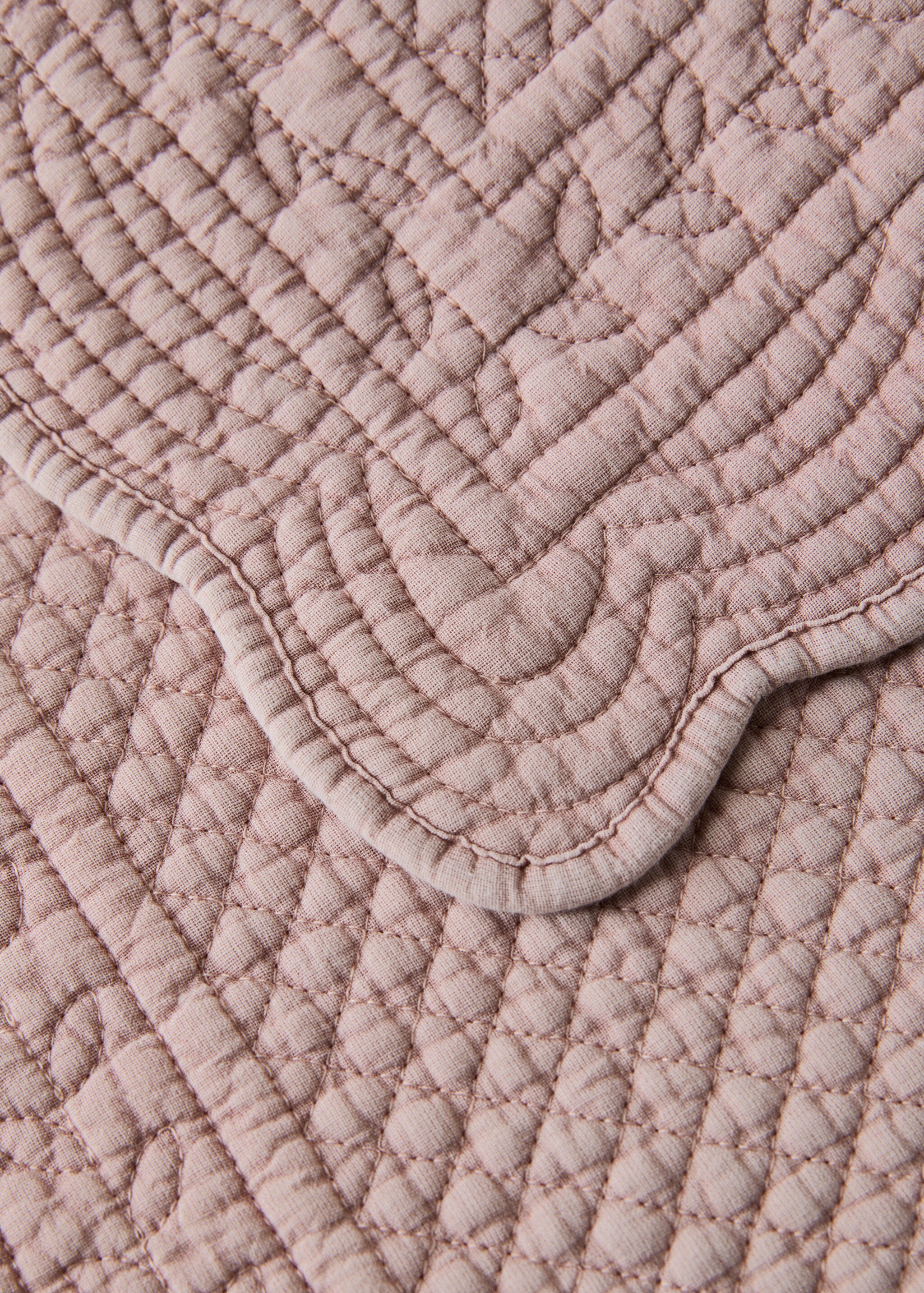 Quilted placemat with rectangular wave effect design - Details of the article 1, Pink. Ref: 27033304-00.