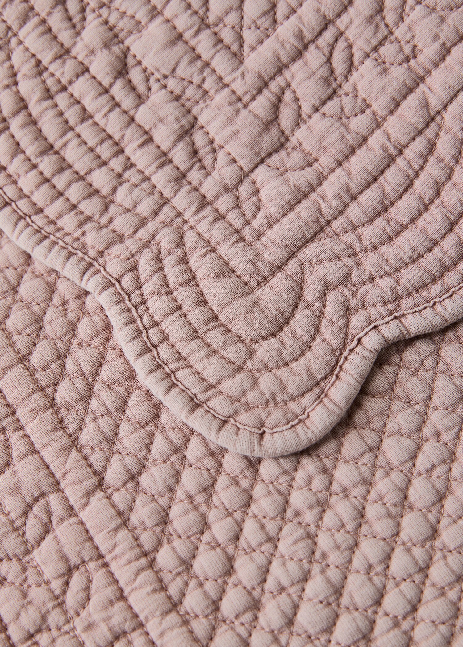 Quilted placemat with rectangular wave effect design - Details of the article 1
