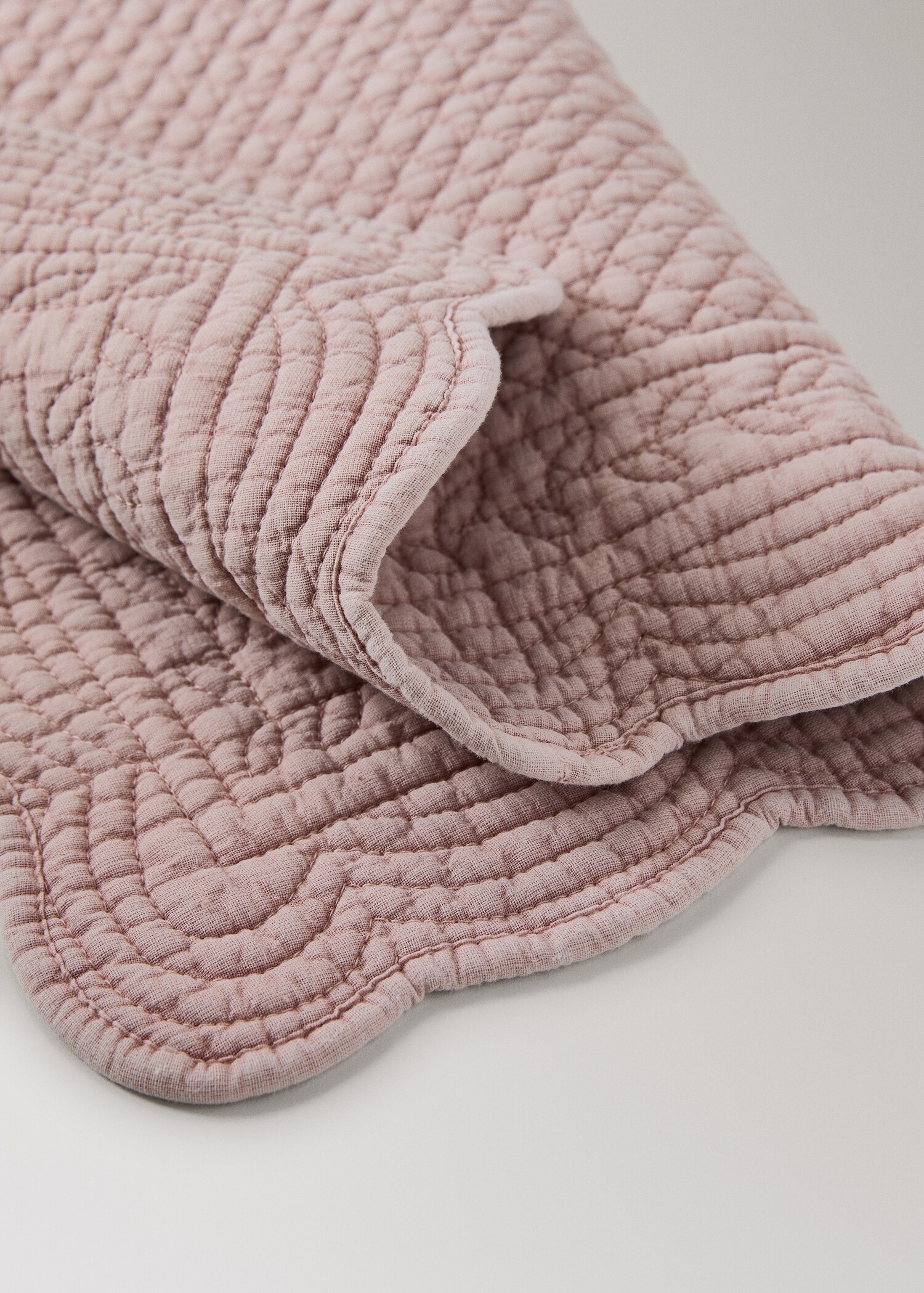 Quilted placemat with rectangular wave effect design - Details of the article 2