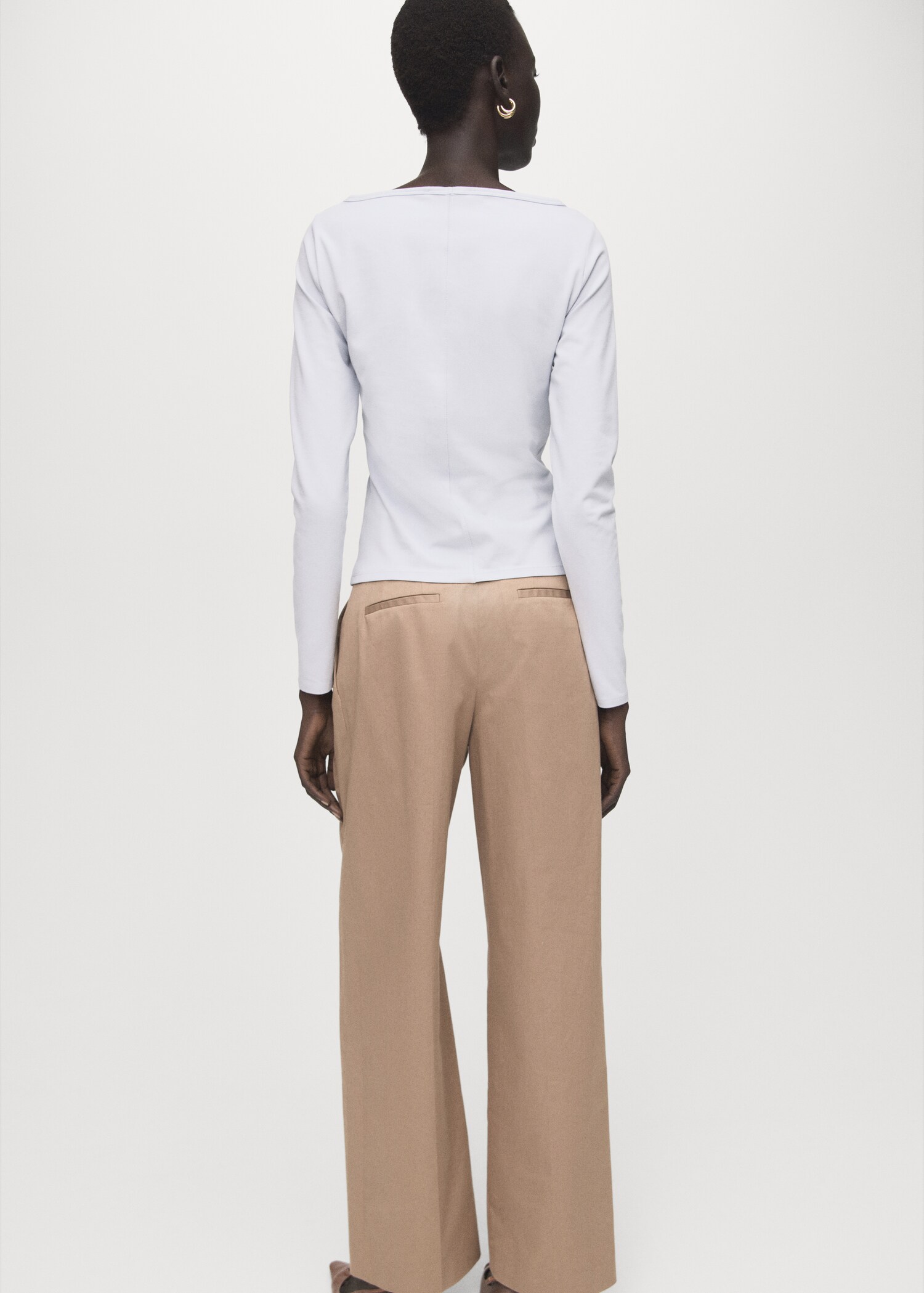 Katoenen T-shirt met boothals - Achterkant van het artikel