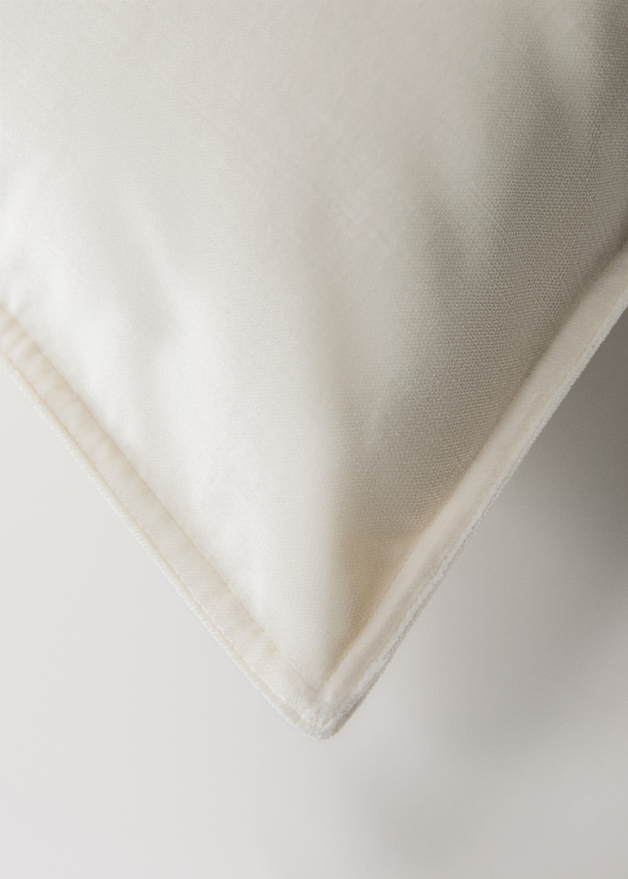 Cushion case primula - Details of the article 1, Ecru. Ref: 27033313-00.