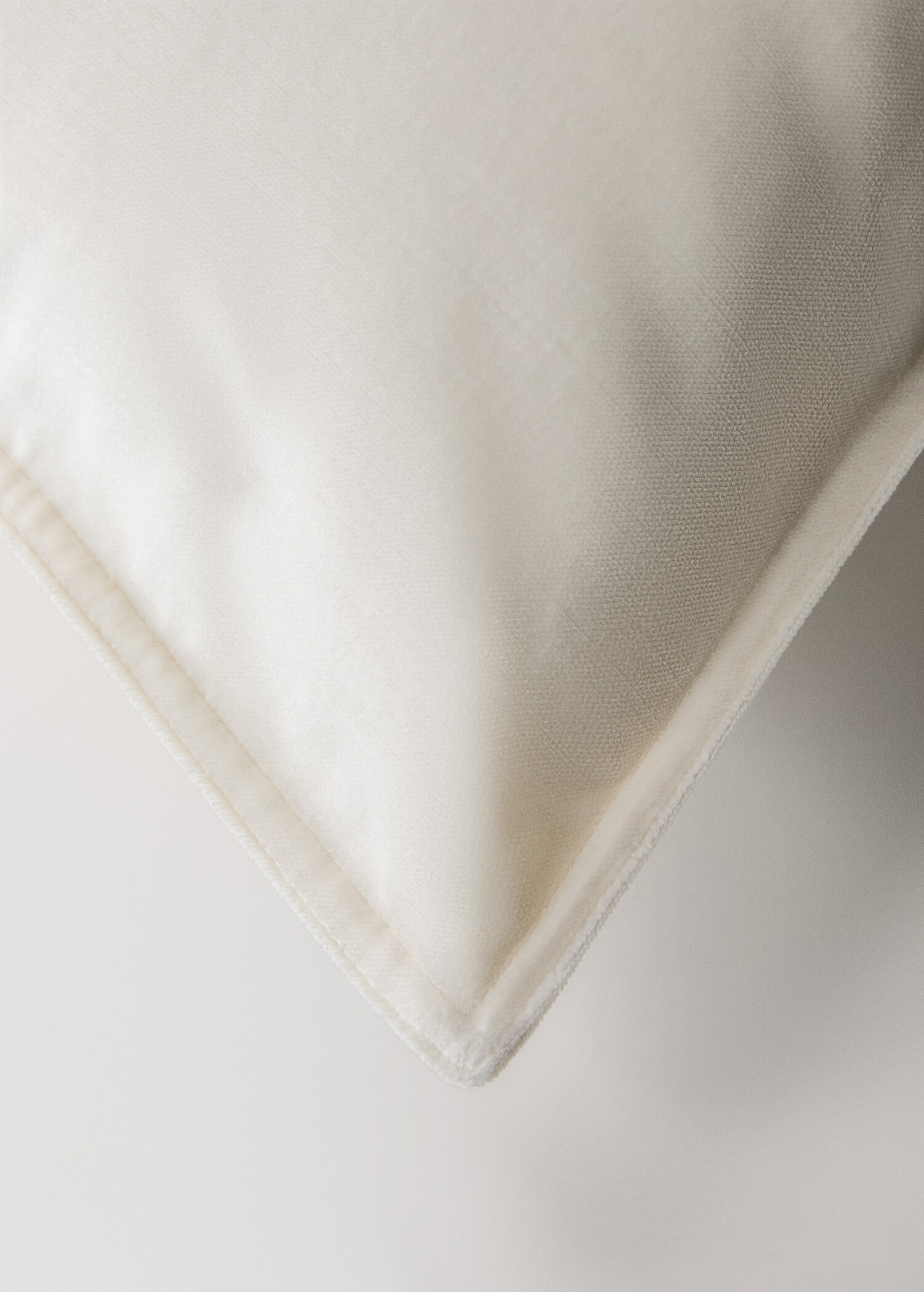 Cushion case primula - Details of the article 1