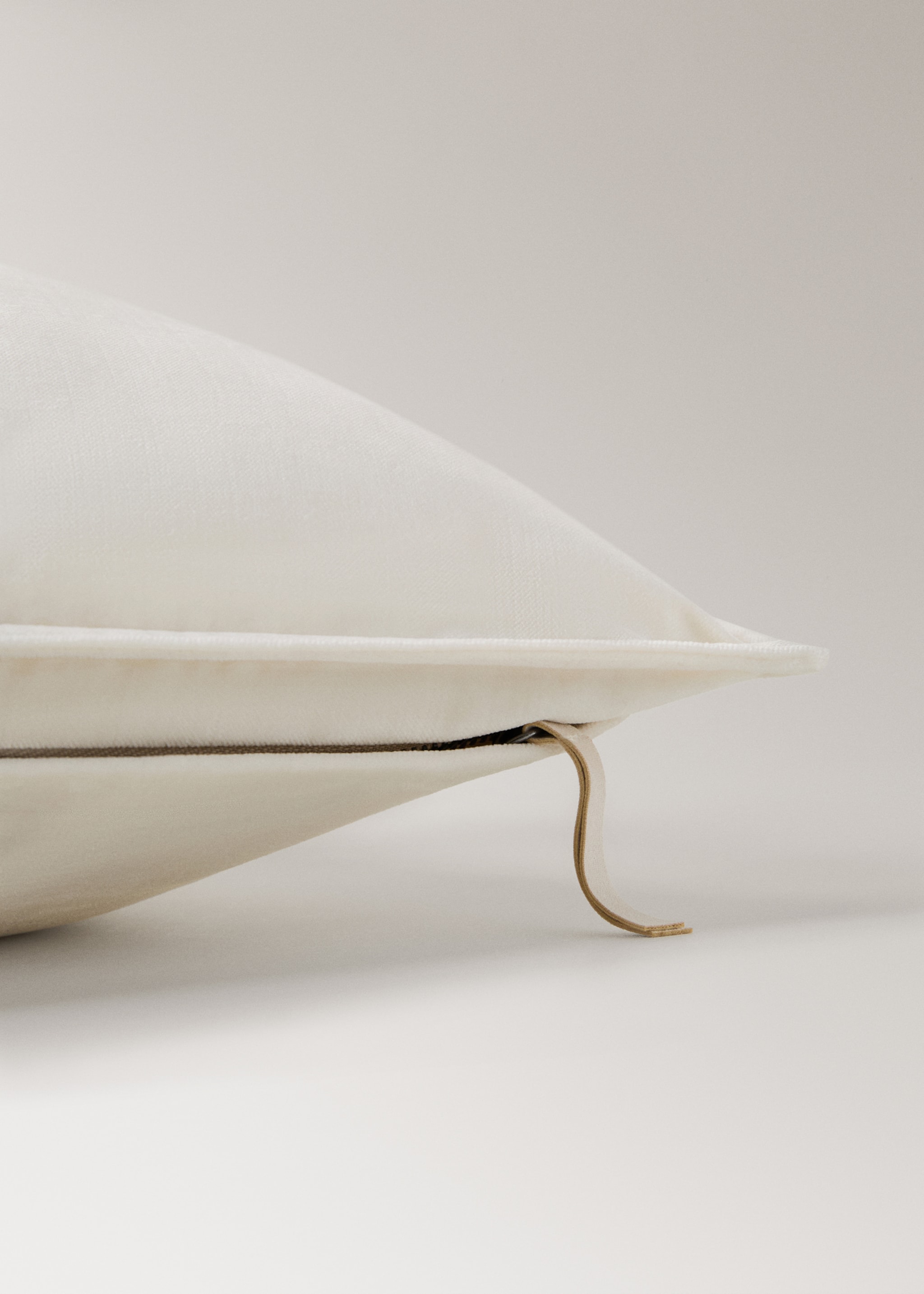 Cushion case primula - Details of the article 2, Ecru. Ref: 27033313-00.