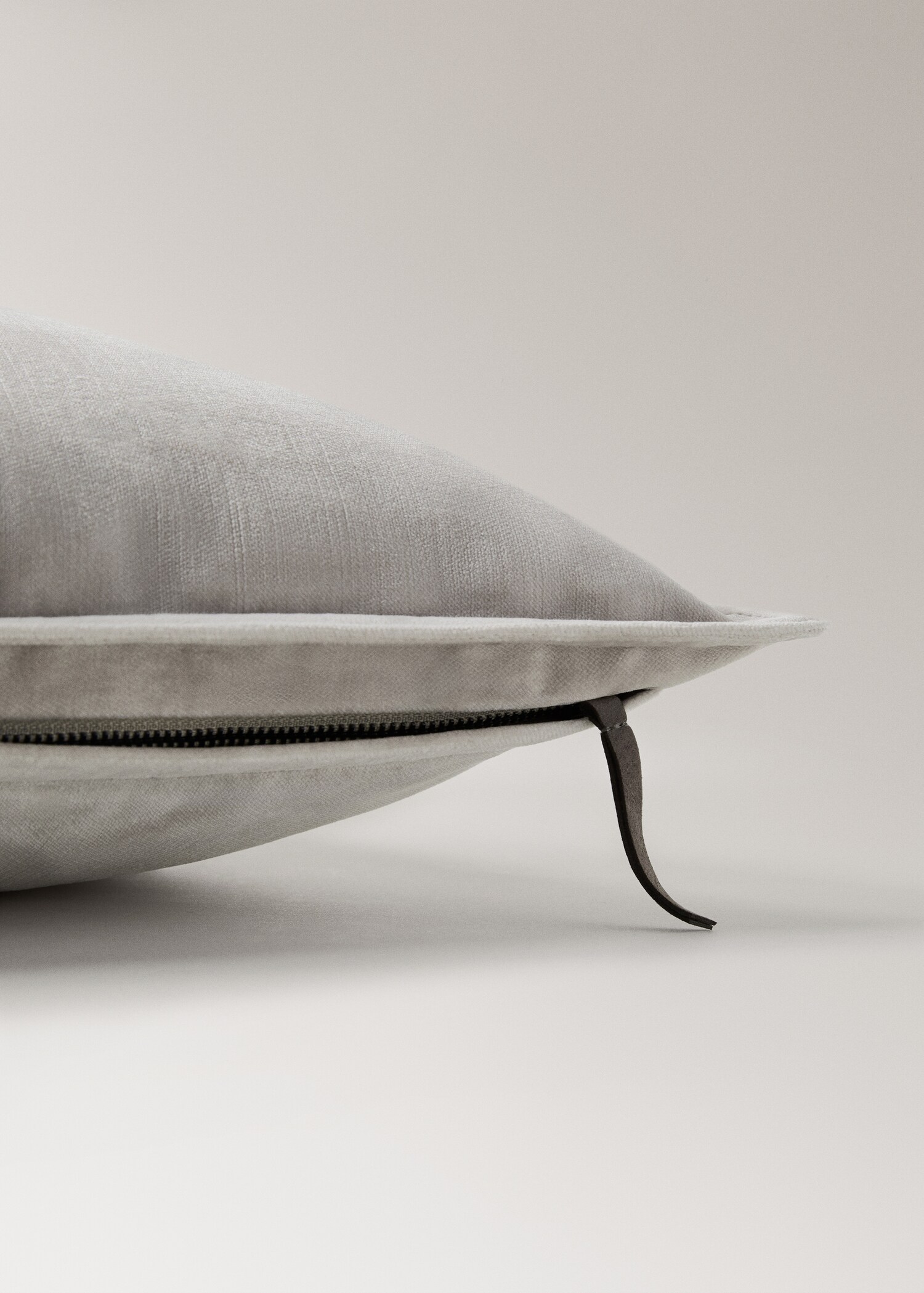 Cushion case primula - Details of the article 2