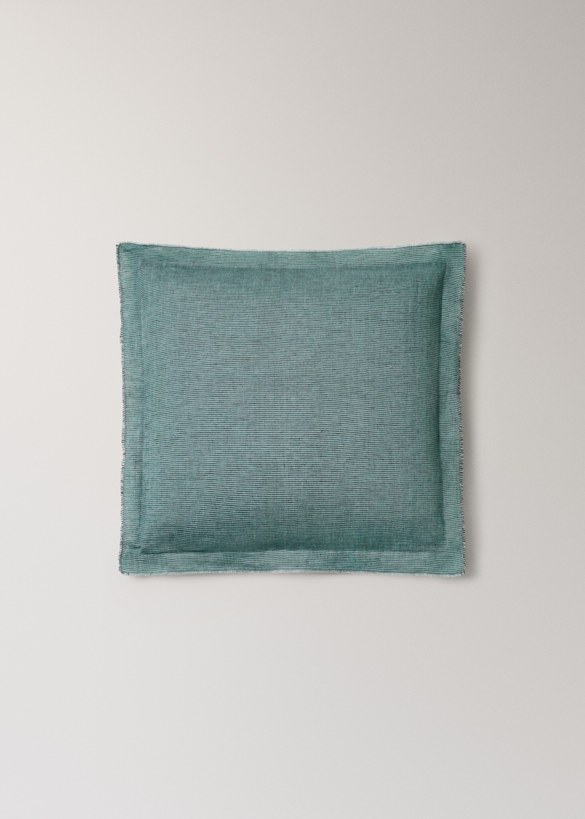 Linen cushion cover with topstitch finish 50x50 cm - Article without model, Green. Ref: 27033317-00.