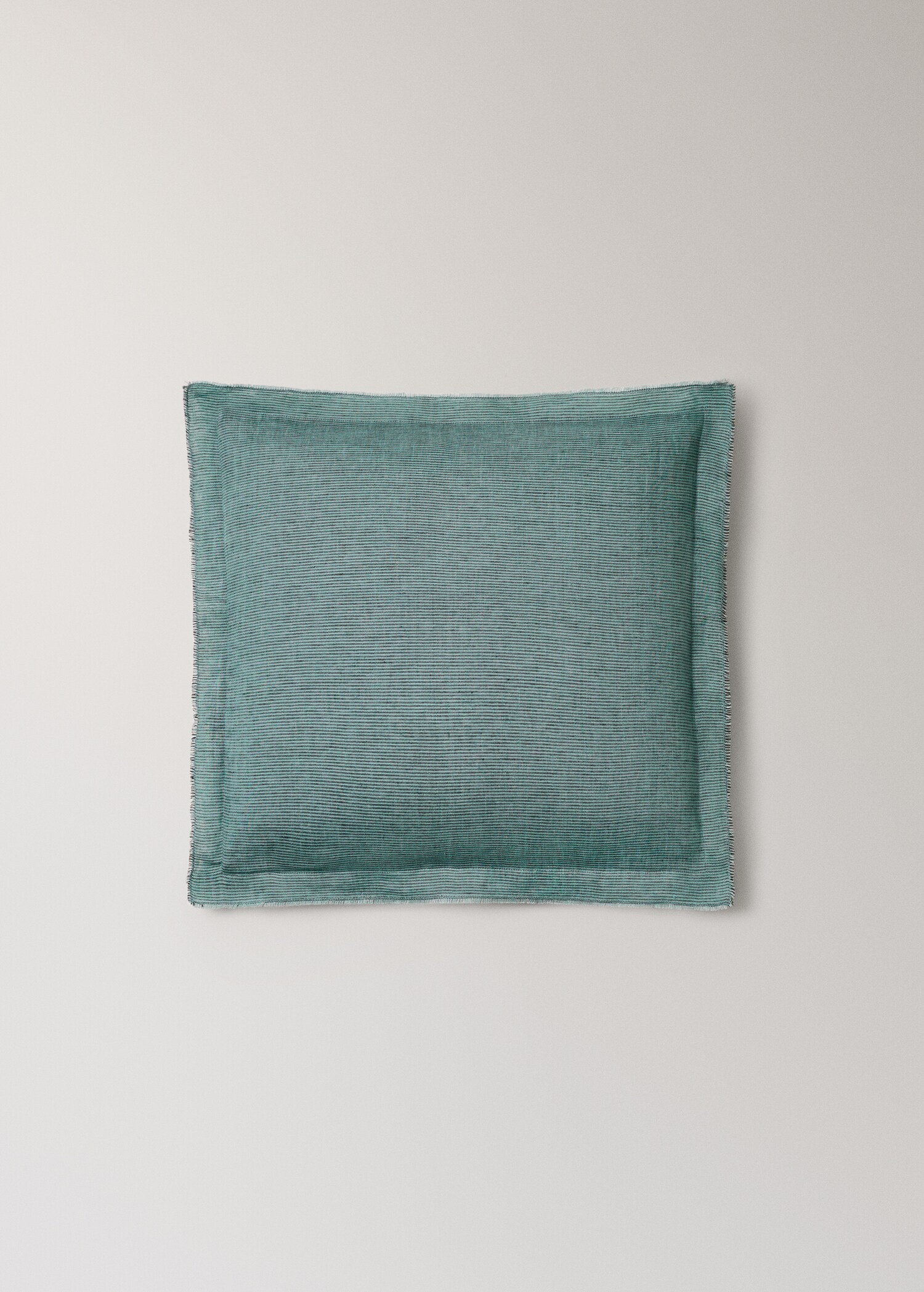 Linen cushion cover with topstitch finish 50x50 cm - Article without model